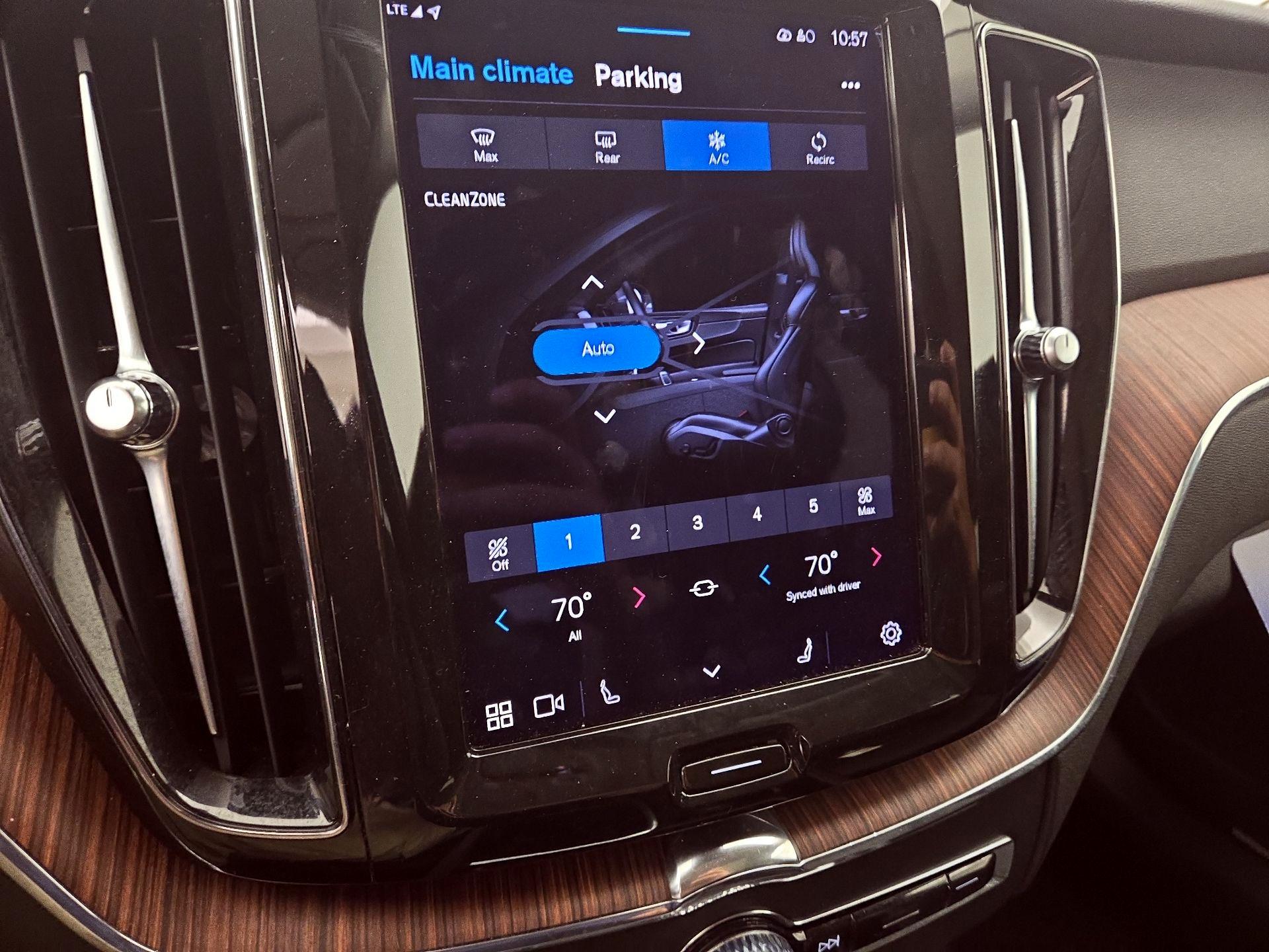 Thumbnail: 2023 Volvo XC60 - 17