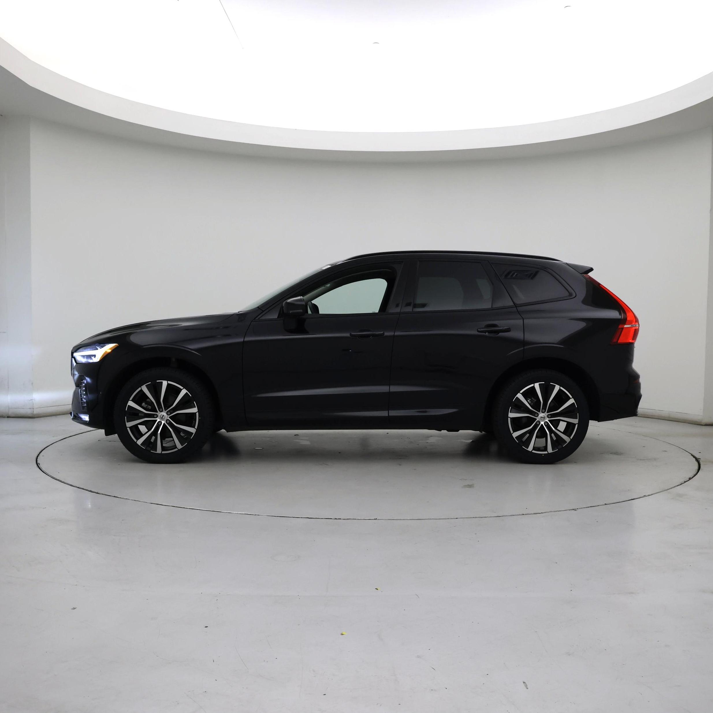 Thumbnail: 2023 Volvo XC60 - 3