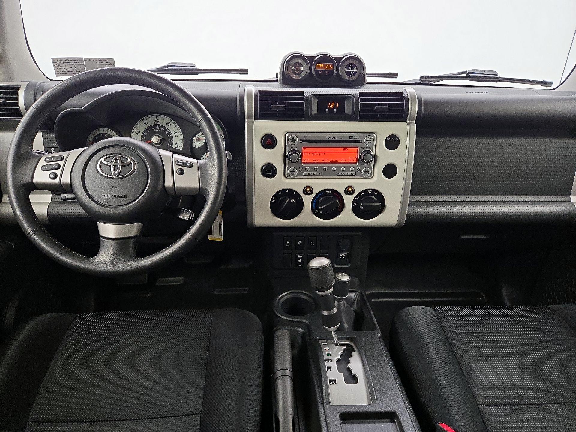 Thumbnail: 2013 Toyota FJ Cruiser - 9
