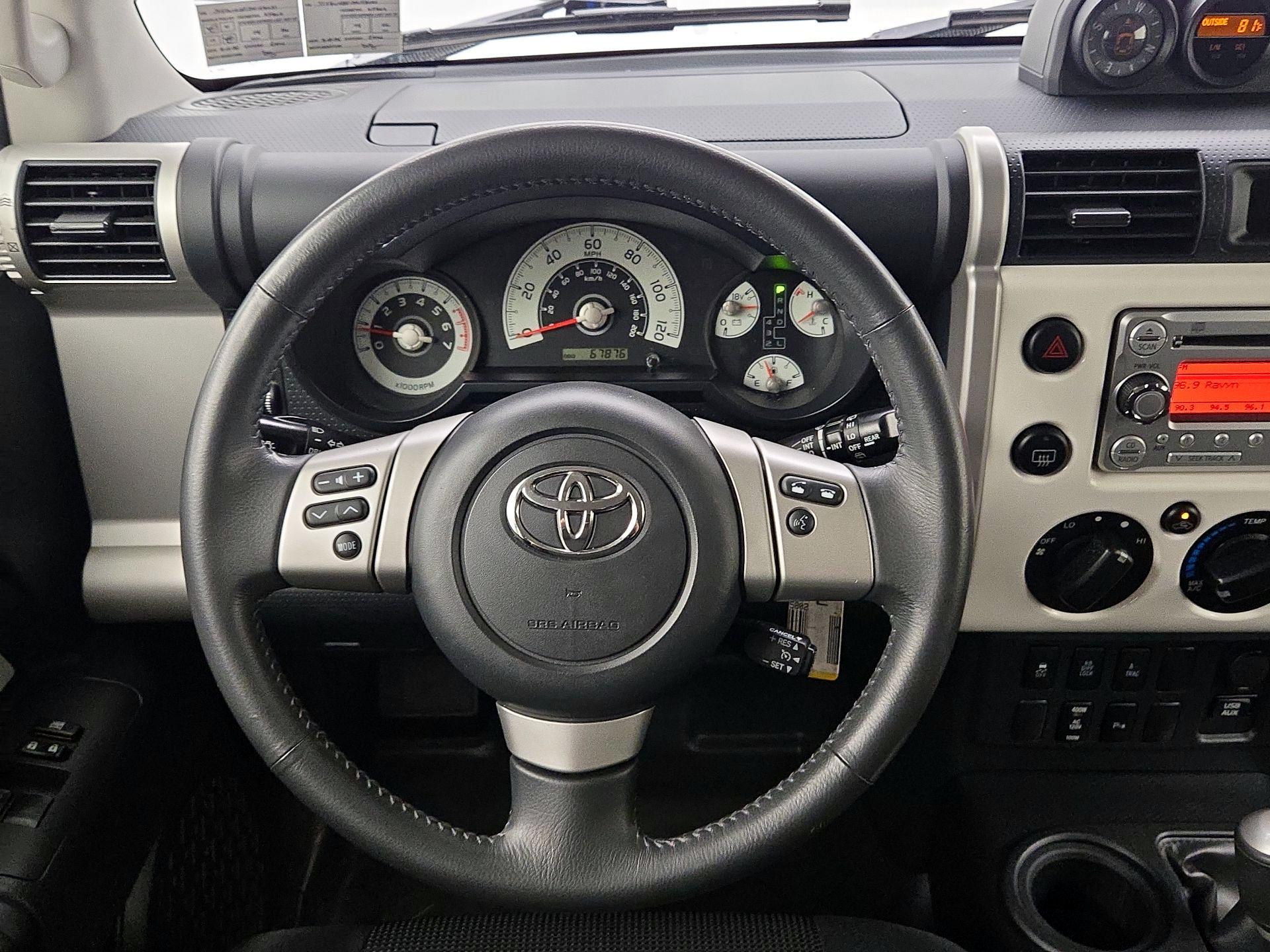 Thumbnail: 2013 Toyota FJ Cruiser - 10