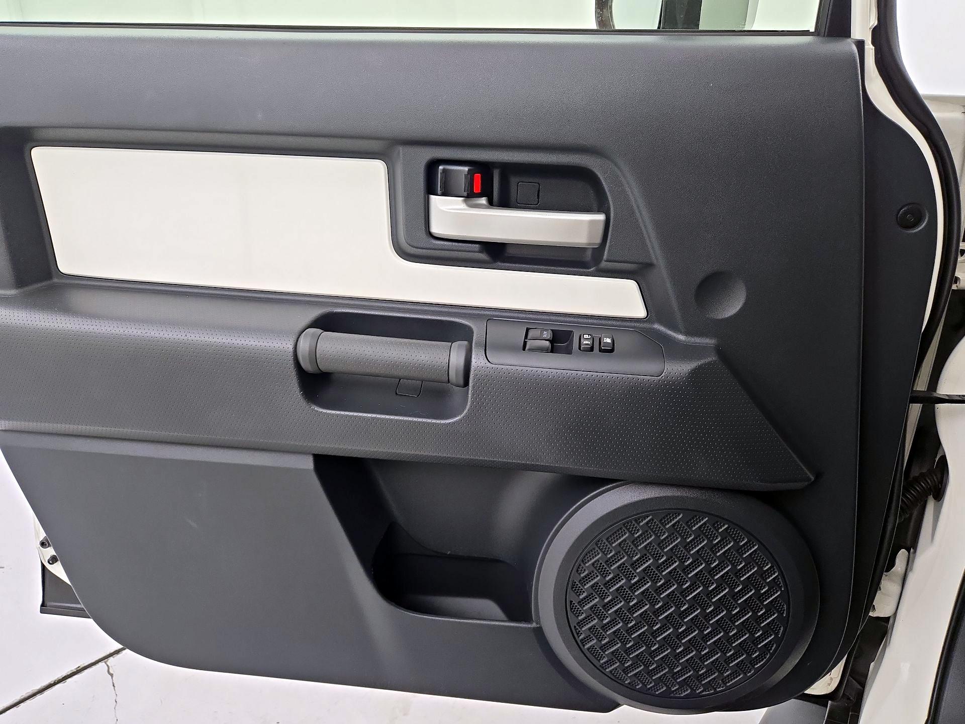 Thumbnail: 2013 Toyota FJ Cruiser - 12