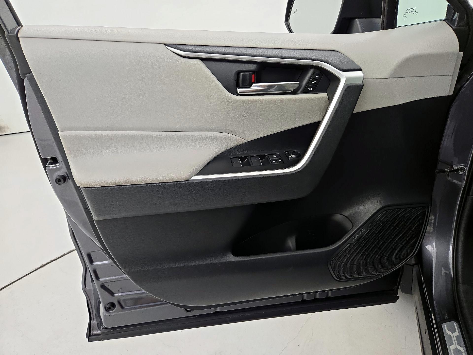 Thumbnail: 2019 Toyota RAV4 - 12