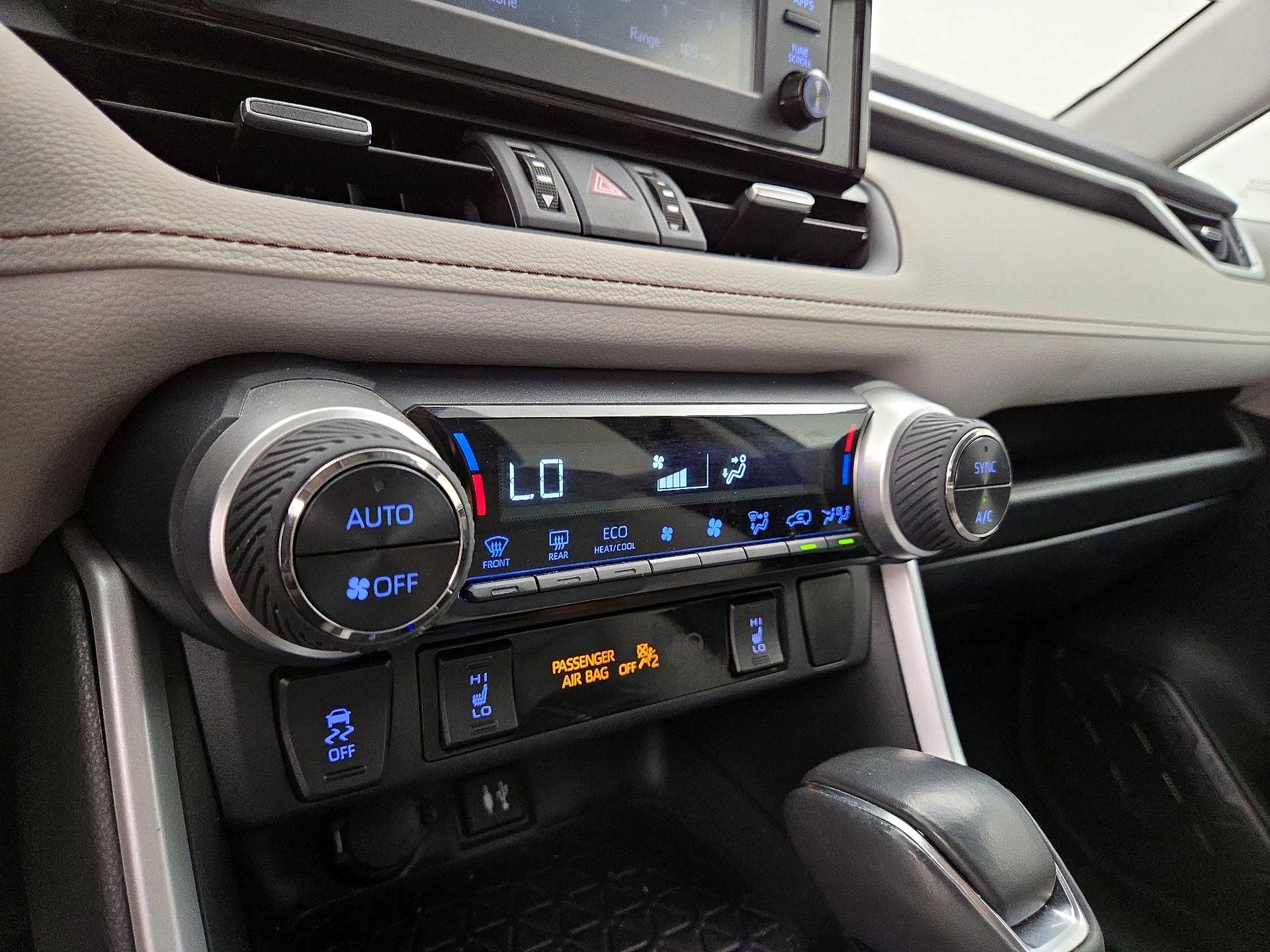 Thumbnail: 2019 Toyota RAV4 - 17