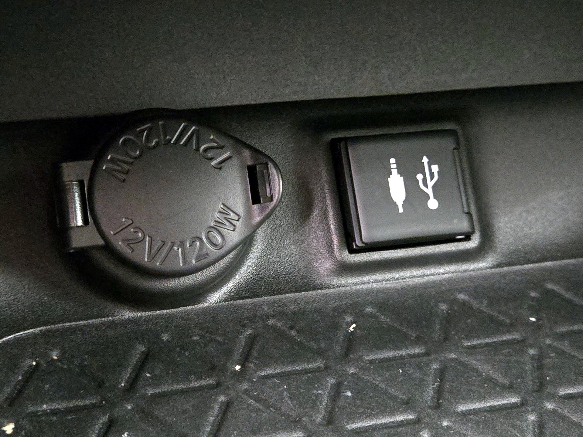 Thumbnail: 2019 Toyota RAV4 - 19