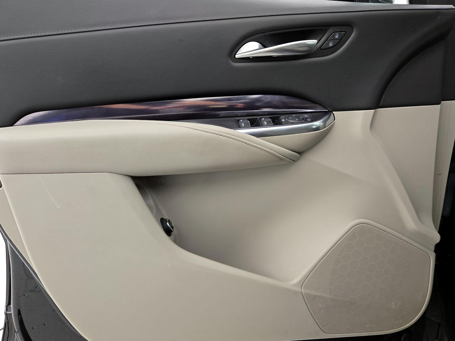 Thumbnail: 2022 Cadillac XT4 - 12