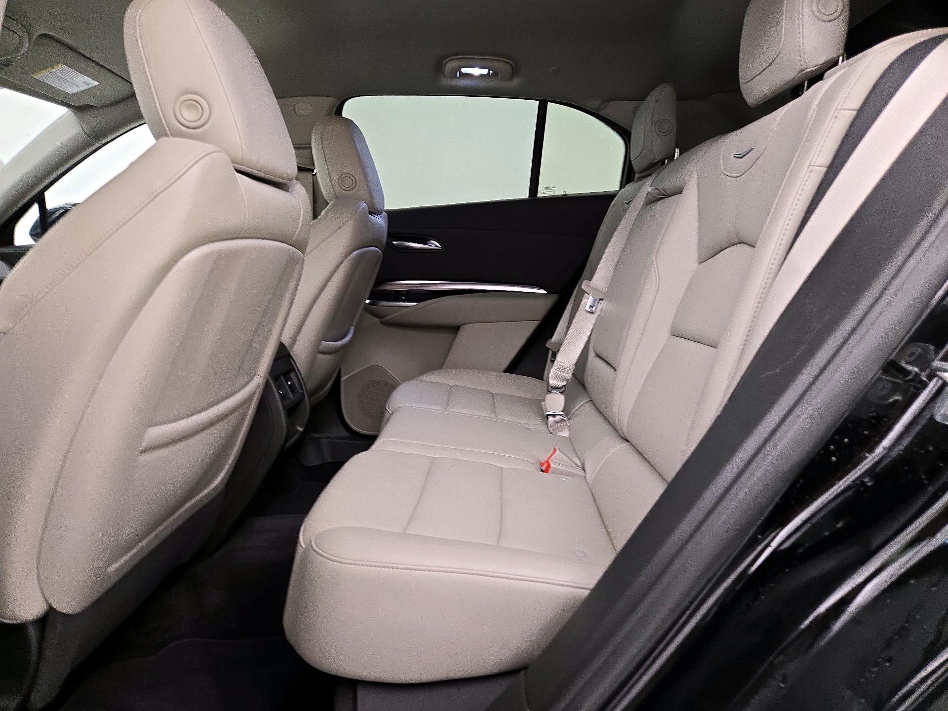 Thumbnail: 2022 Cadillac XT4 - 18