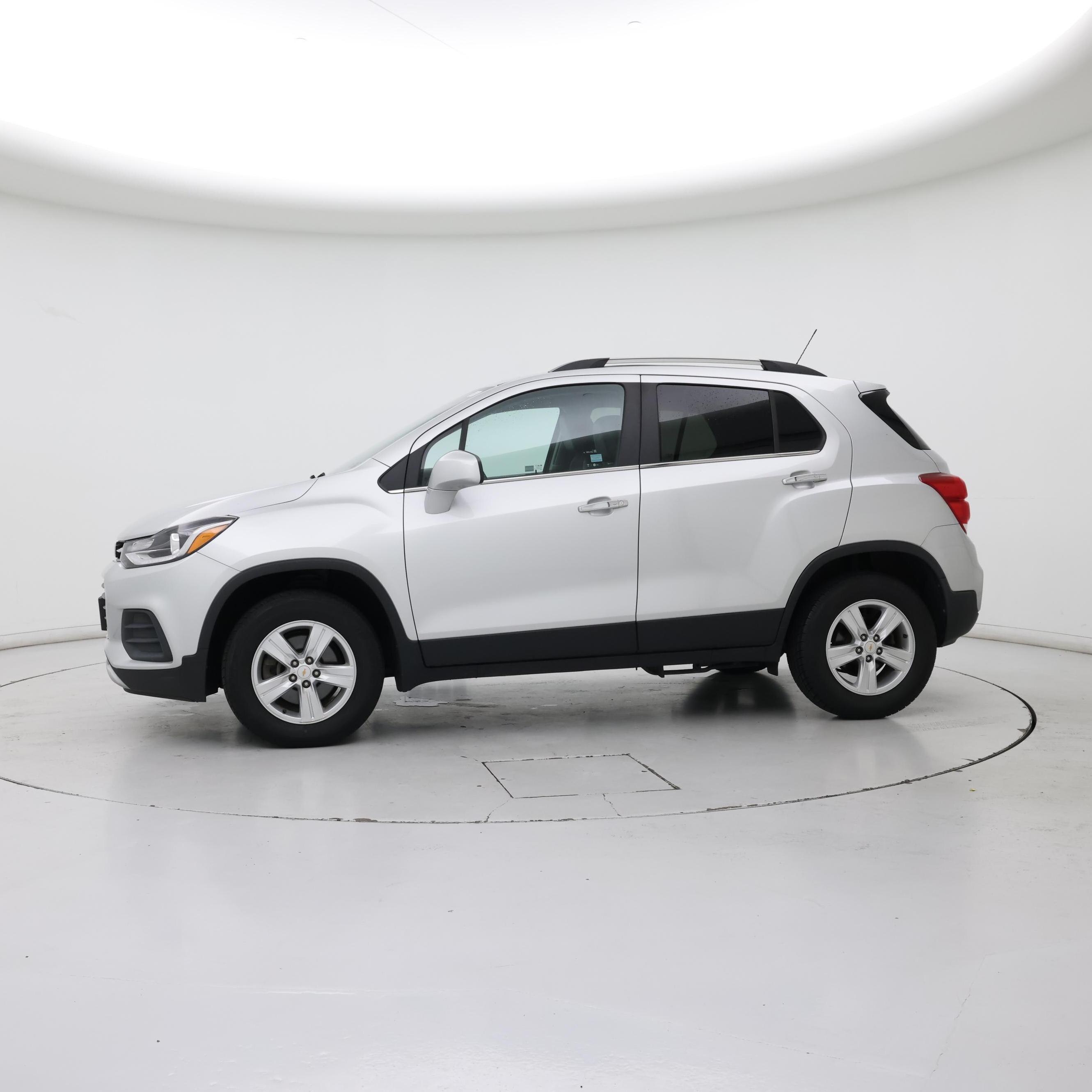 Thumbnail: 2017 Chevrolet Trax - 3