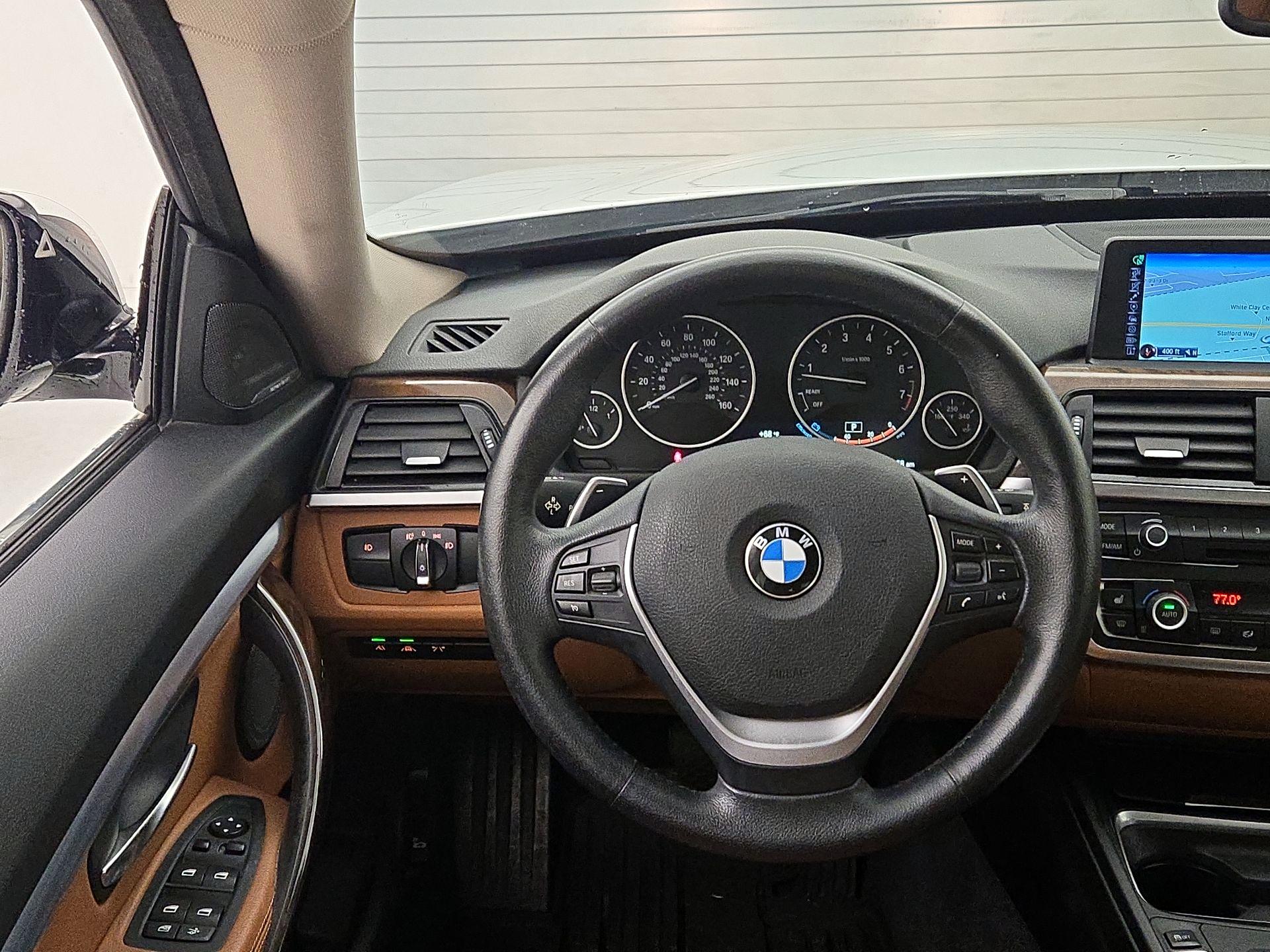 Thumbnail: 2015 BMW 3 Series - 10