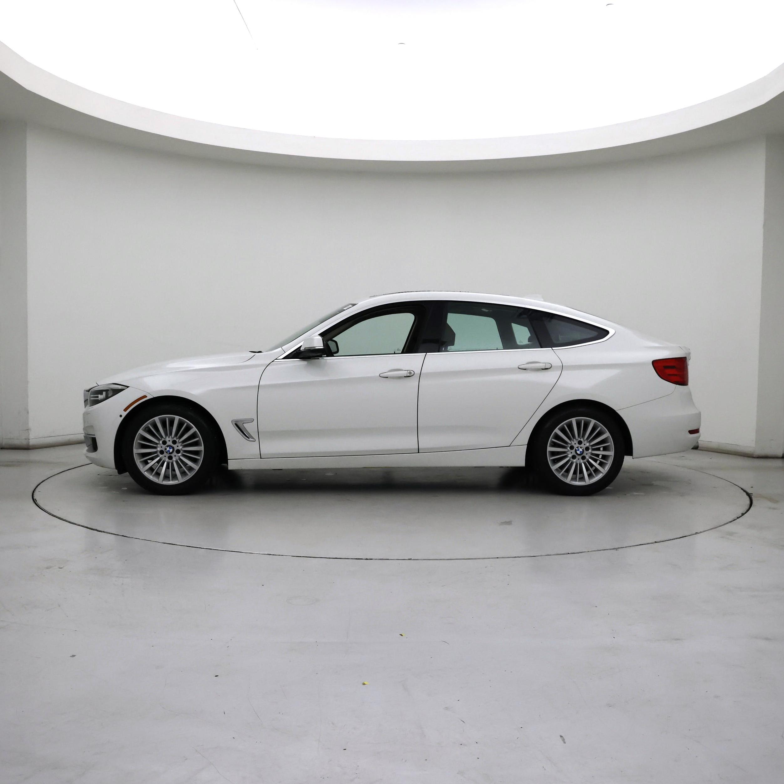 Thumbnail: 2015 BMW 3 Series - 3