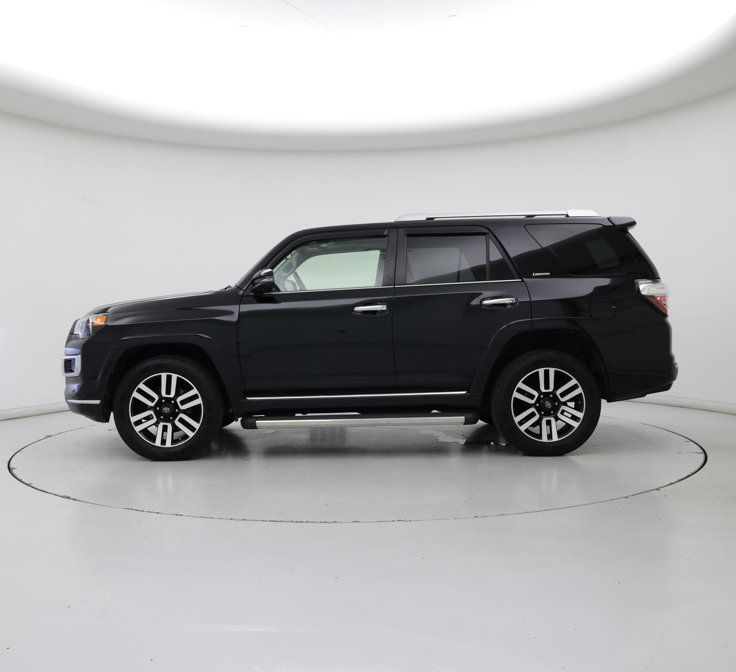Thumbnail: 2016 Toyota 4Runner - 3