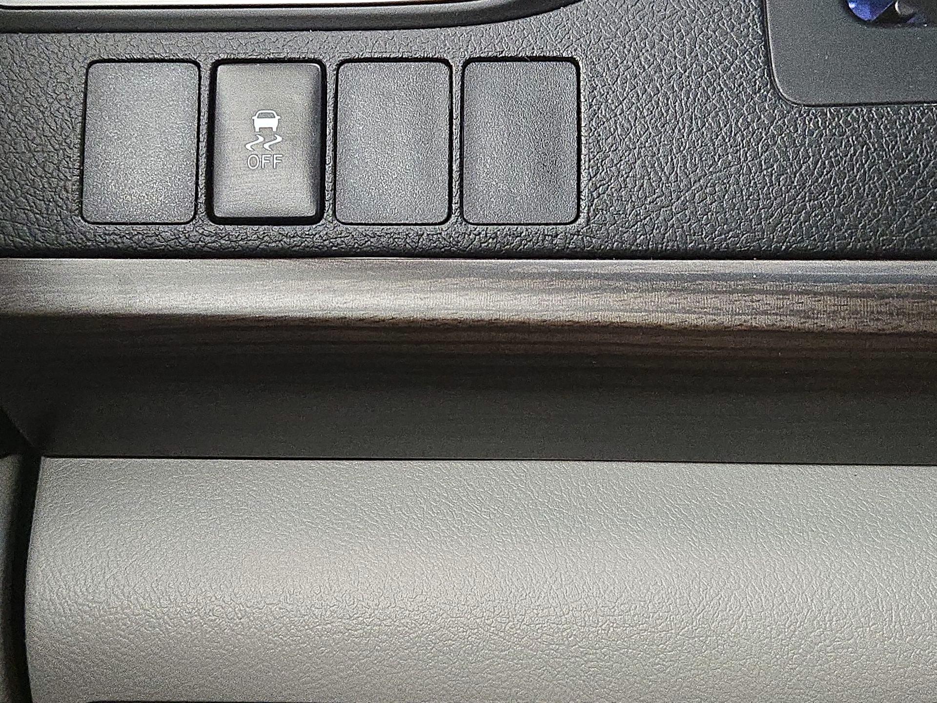 Thumbnail: 2015 Toyota Camry - 13