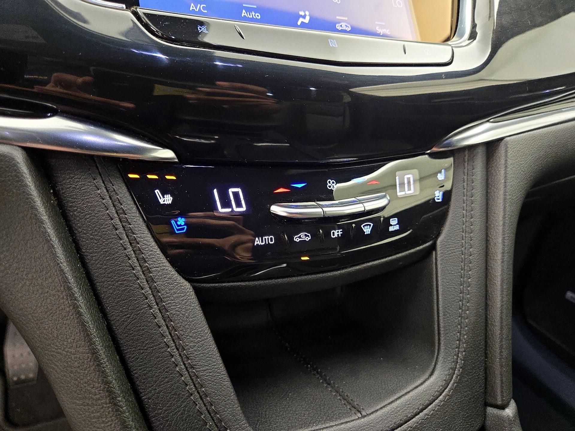 Thumbnail: 2021 Cadillac XT6 - 17