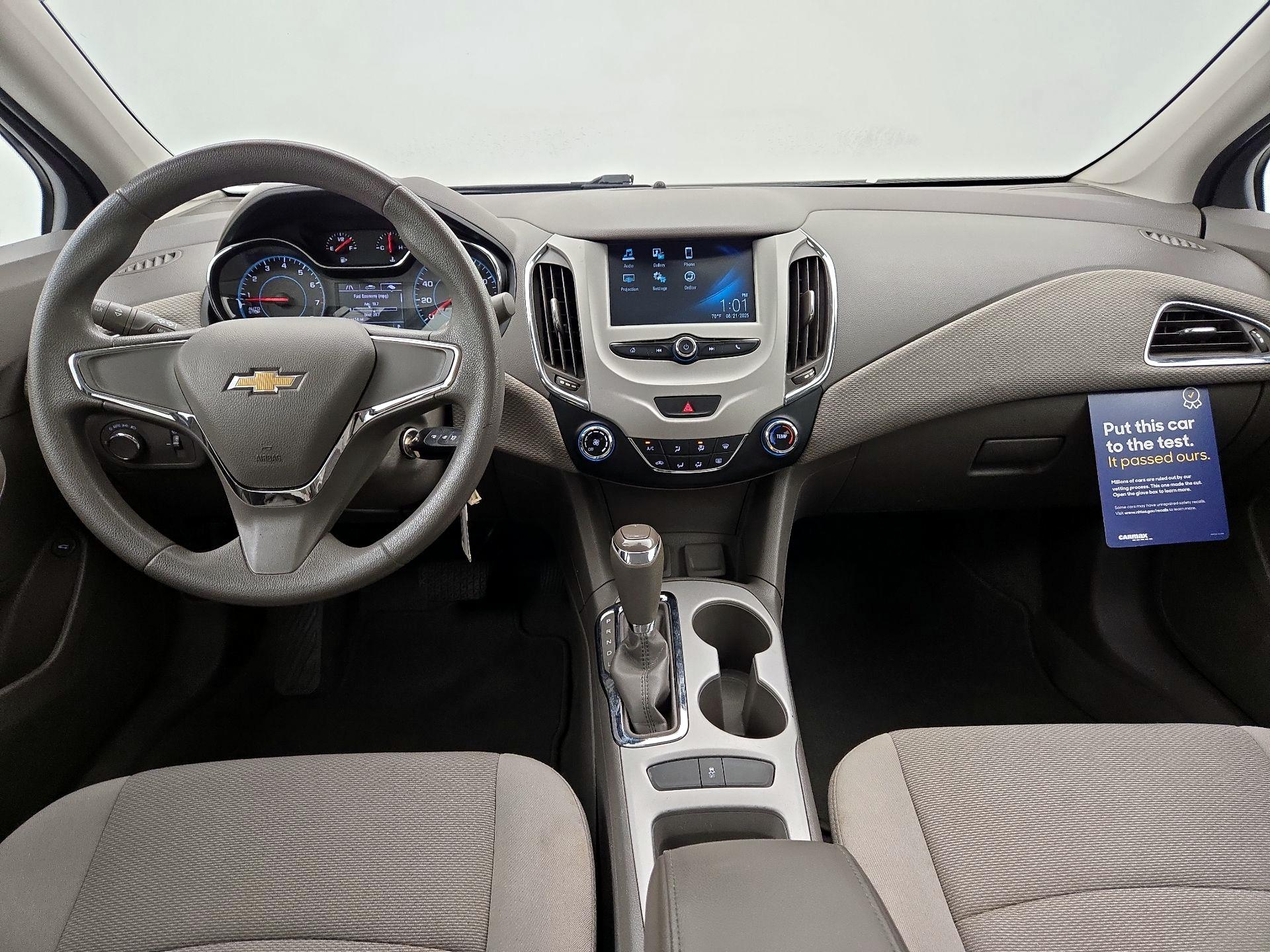 Thumbnail: 2017 Chevrolet Cruze - 9