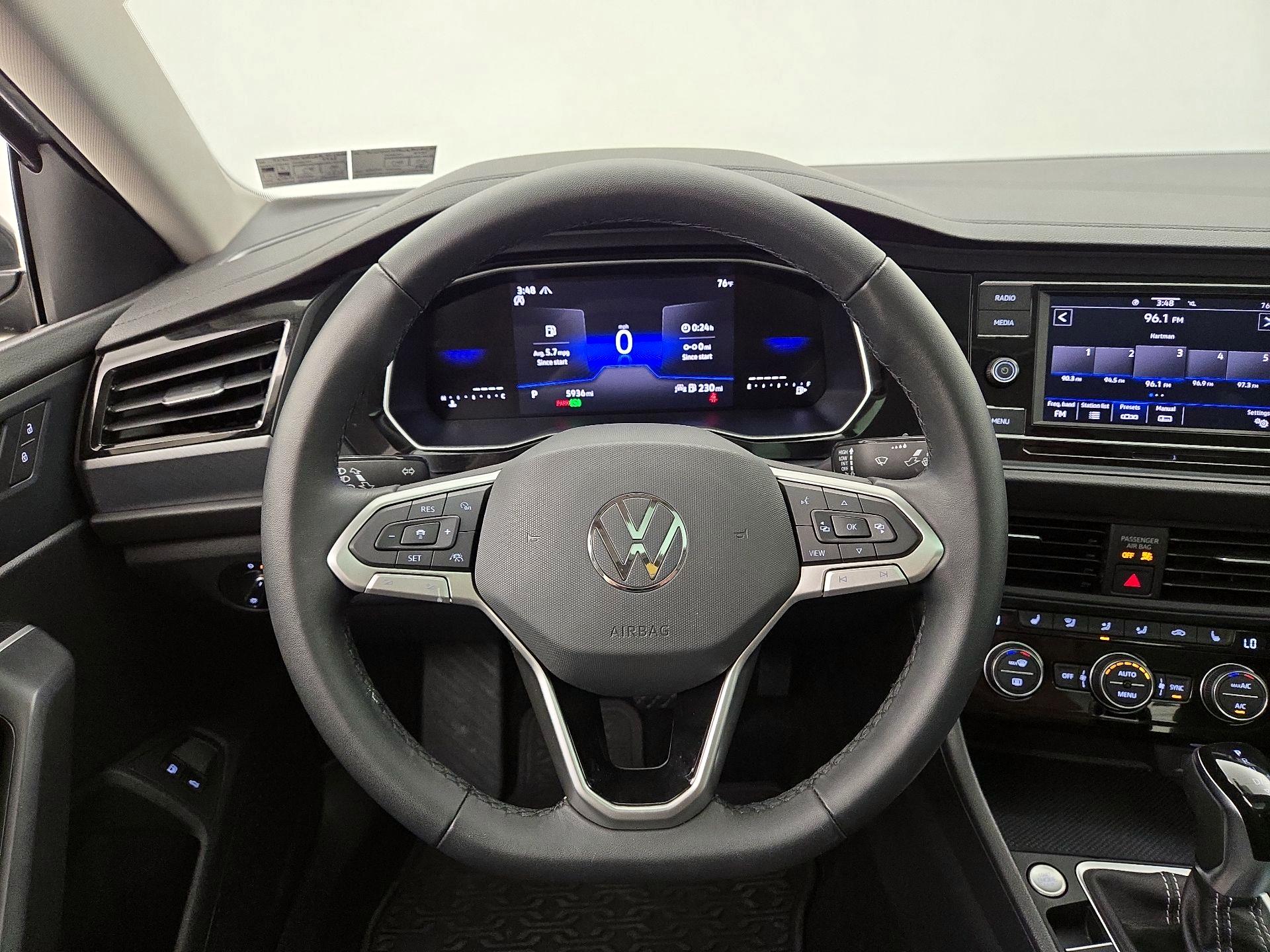 Thumbnail: 2024 Volkswagen Jetta - 10