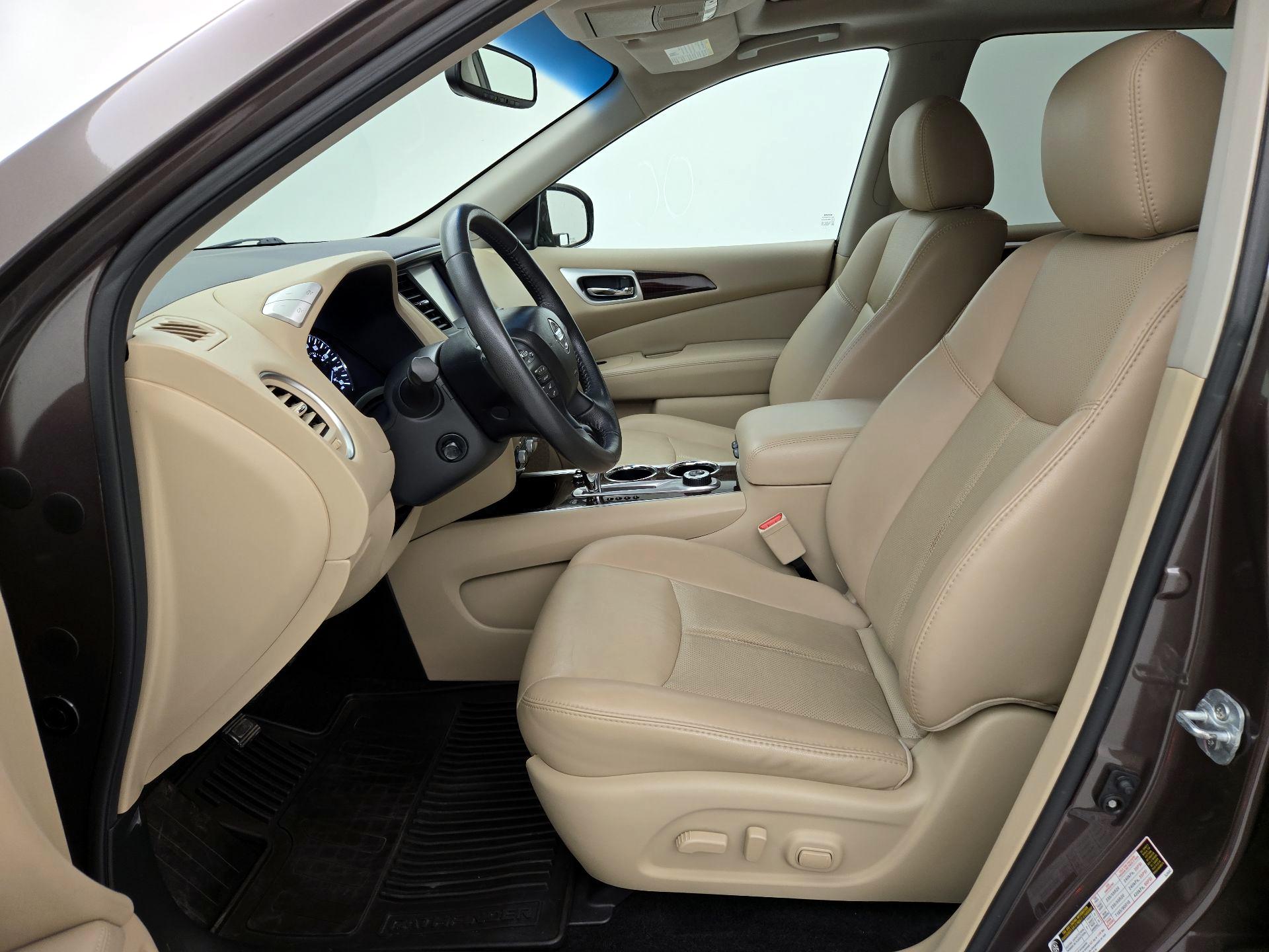 Thumbnail: 2016 Nissan Pathfinder - 11