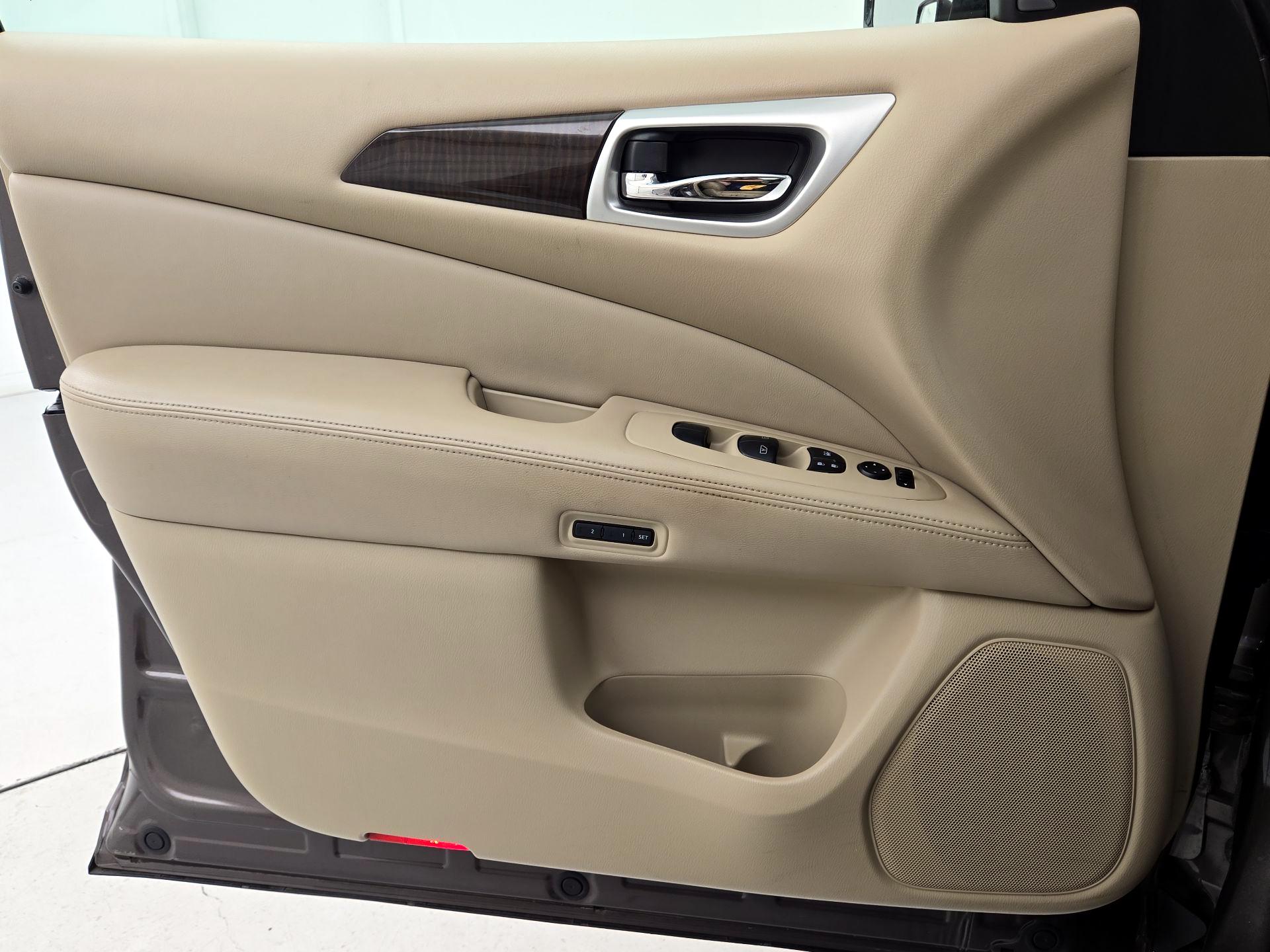 Thumbnail: 2016 Nissan Pathfinder - 12
