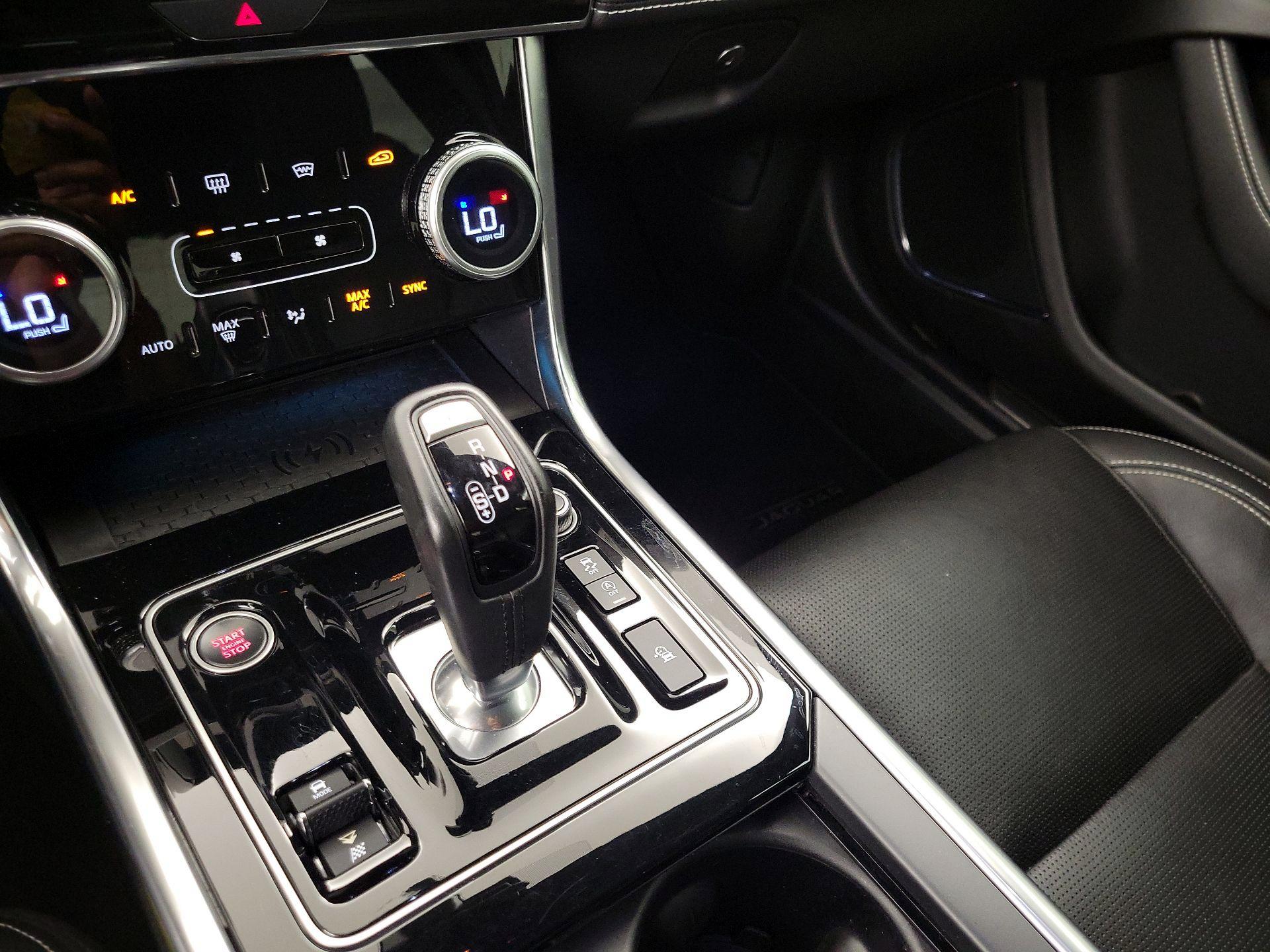 Thumbnail: 2020 Jaguar XE - 17