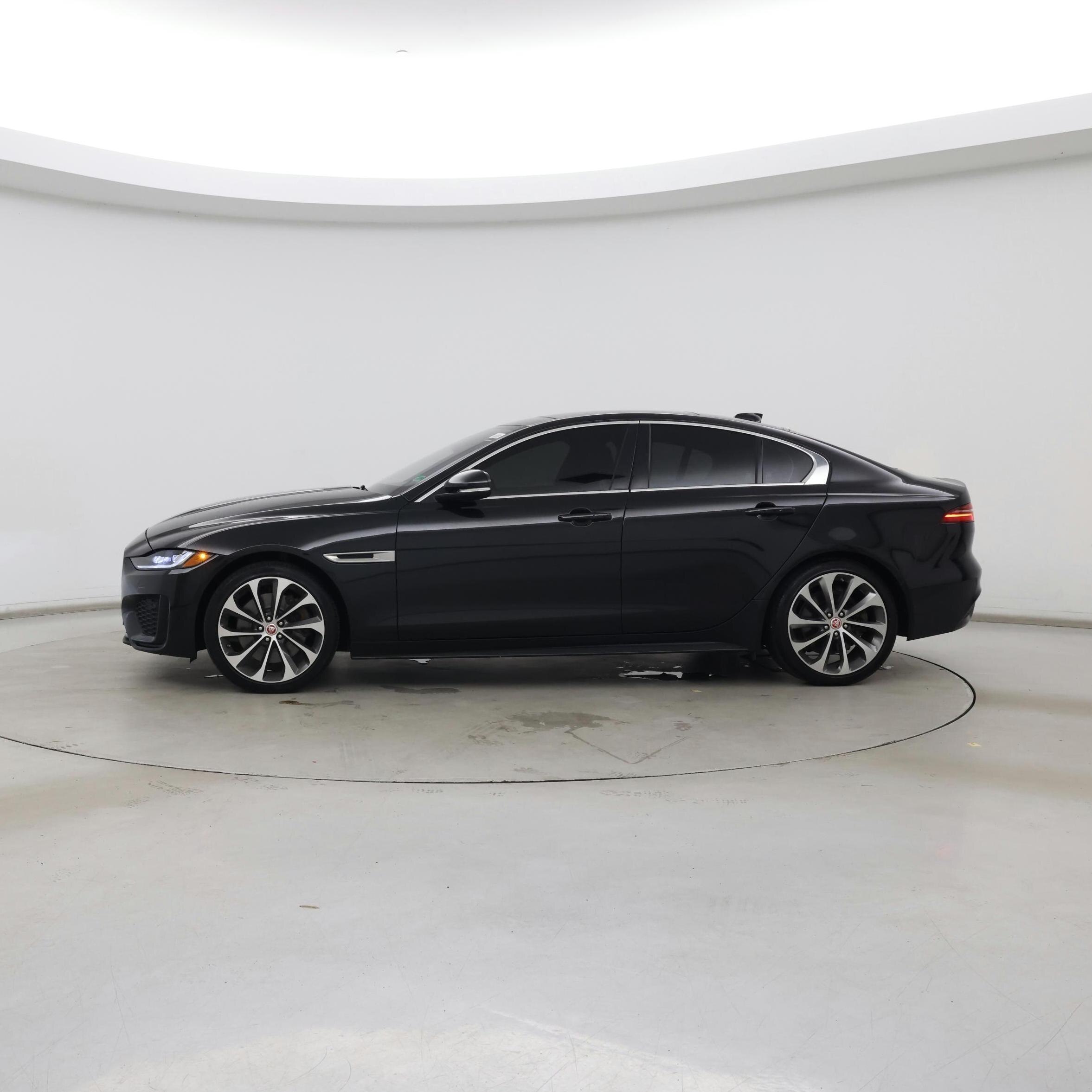 Thumbnail: 2020 Jaguar XE - 3