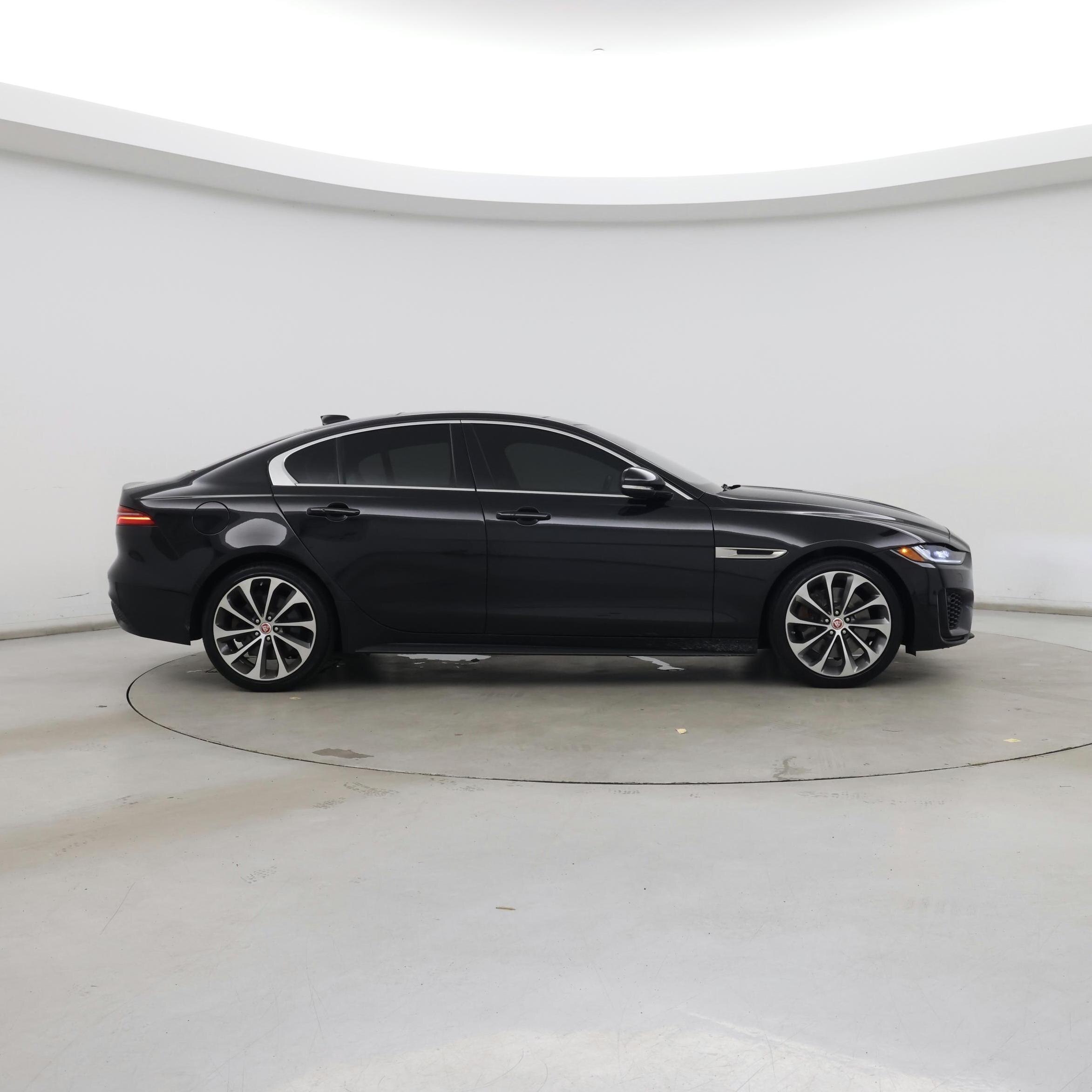 Thumbnail: 2020 Jaguar XE - 7