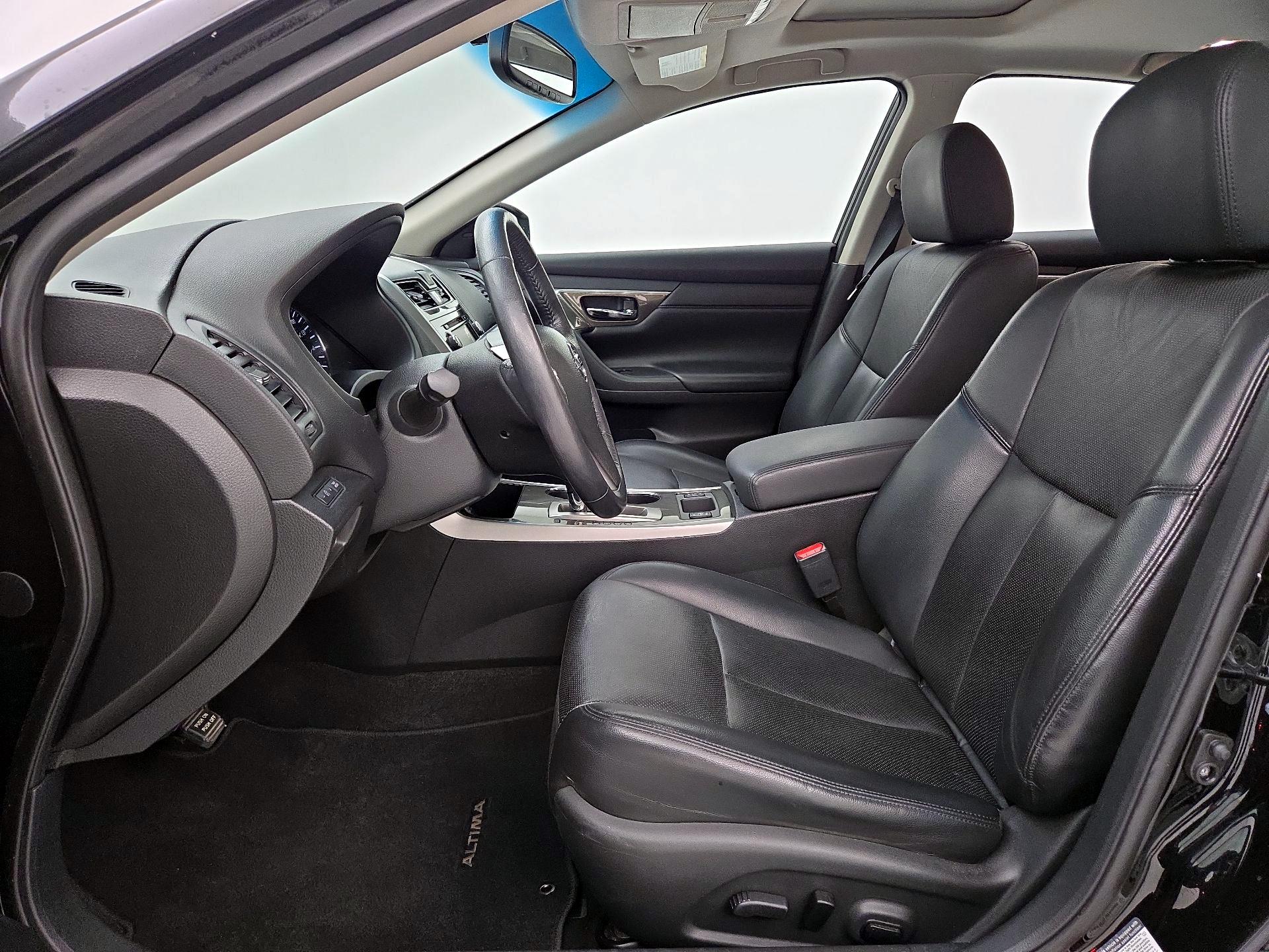 Thumbnail: 2015 Nissan Altima - 11