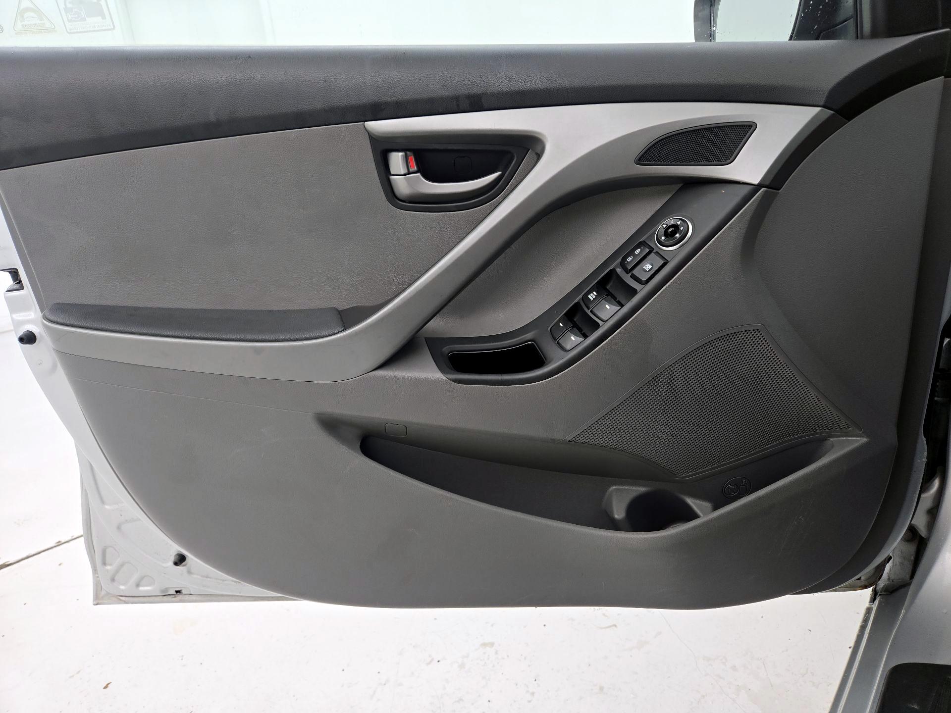 Thumbnail: 2016 Hyundai Elantra - 12