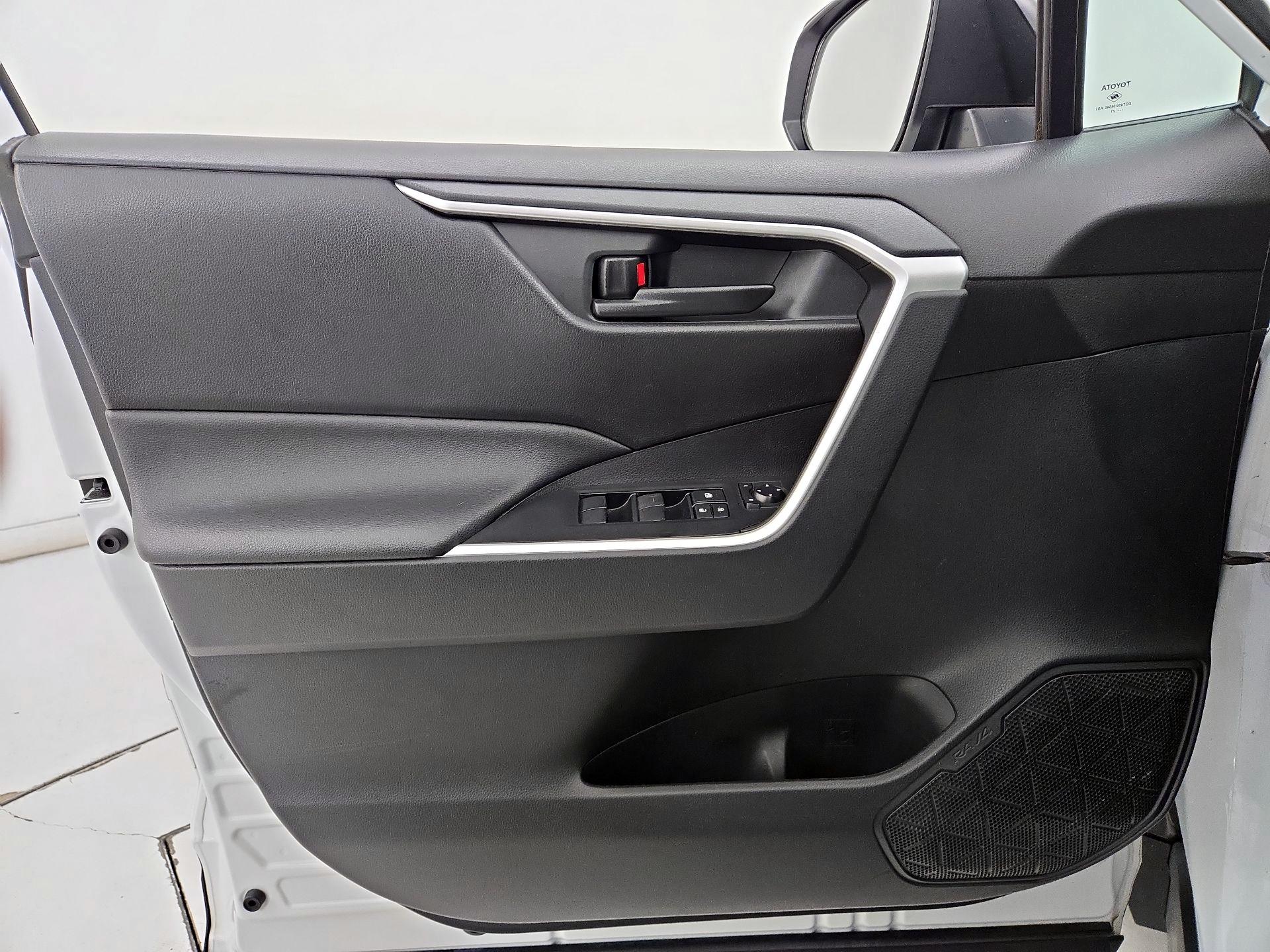 Thumbnail: 2021 Toyota RAV4 - 12
