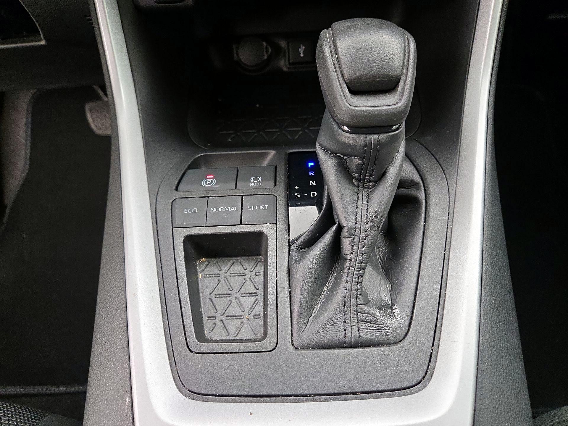 Thumbnail: 2021 Toyota RAV4 - 17