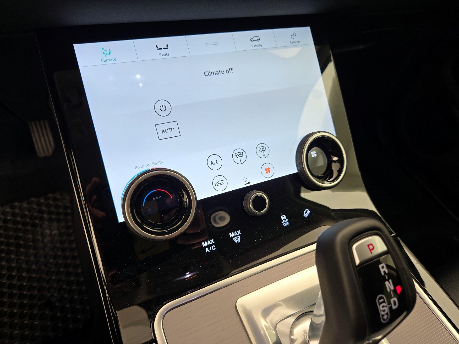Thumbnail: 2020 Land Rover Range Rover Evoque - 17