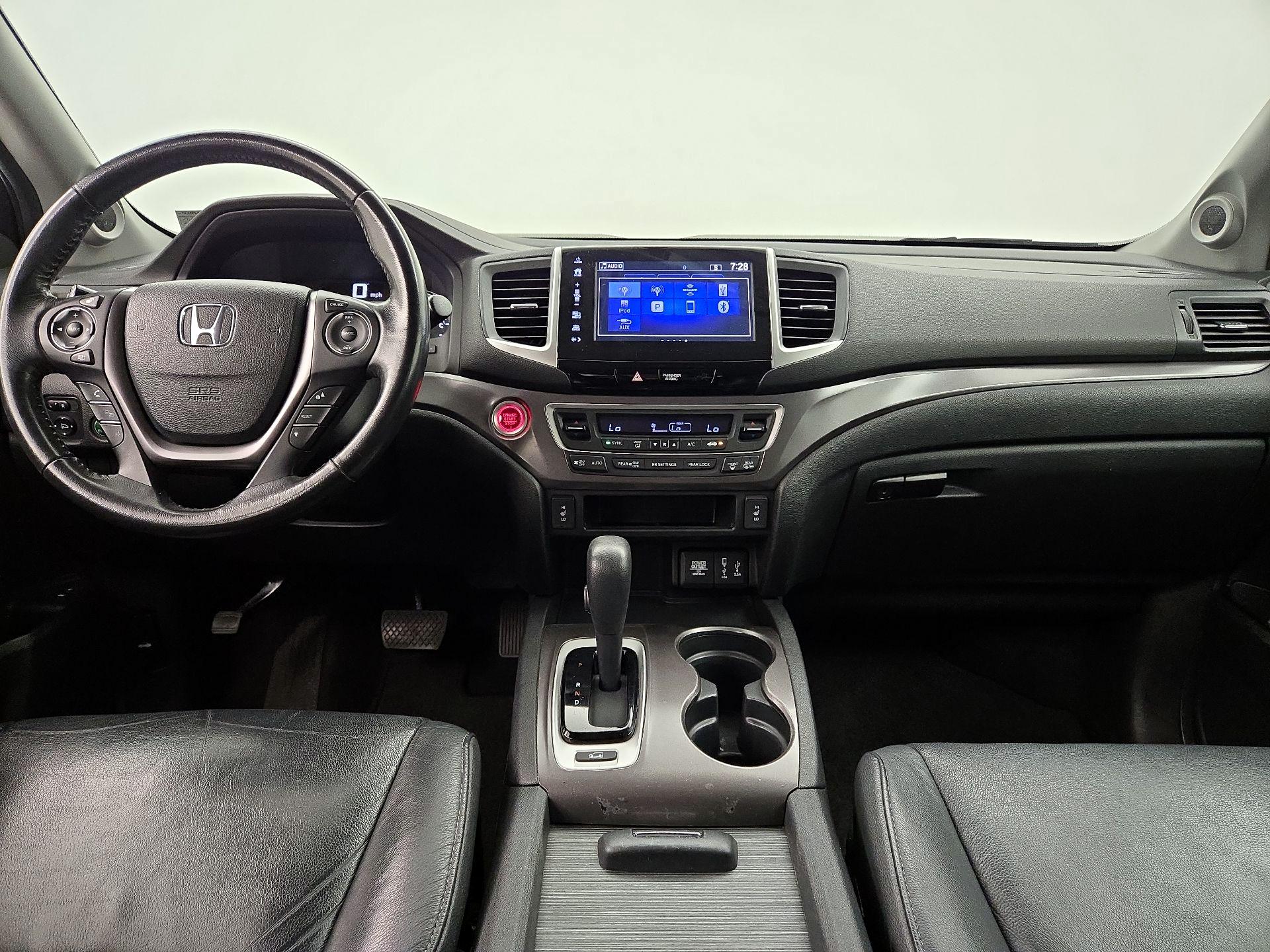 Thumbnail: 2017 Honda Pilot - 9