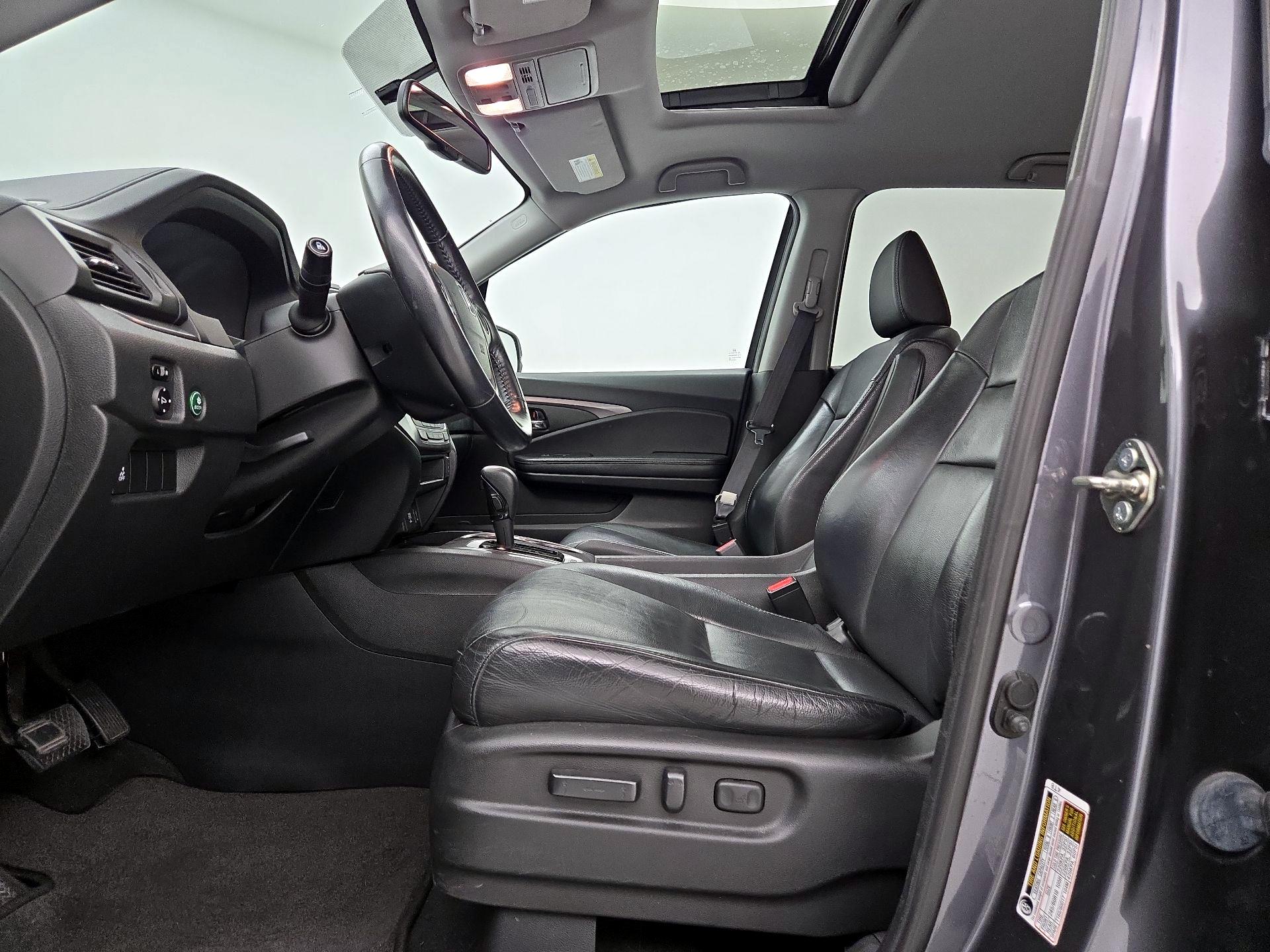 Thumbnail: 2017 Honda Pilot - 11