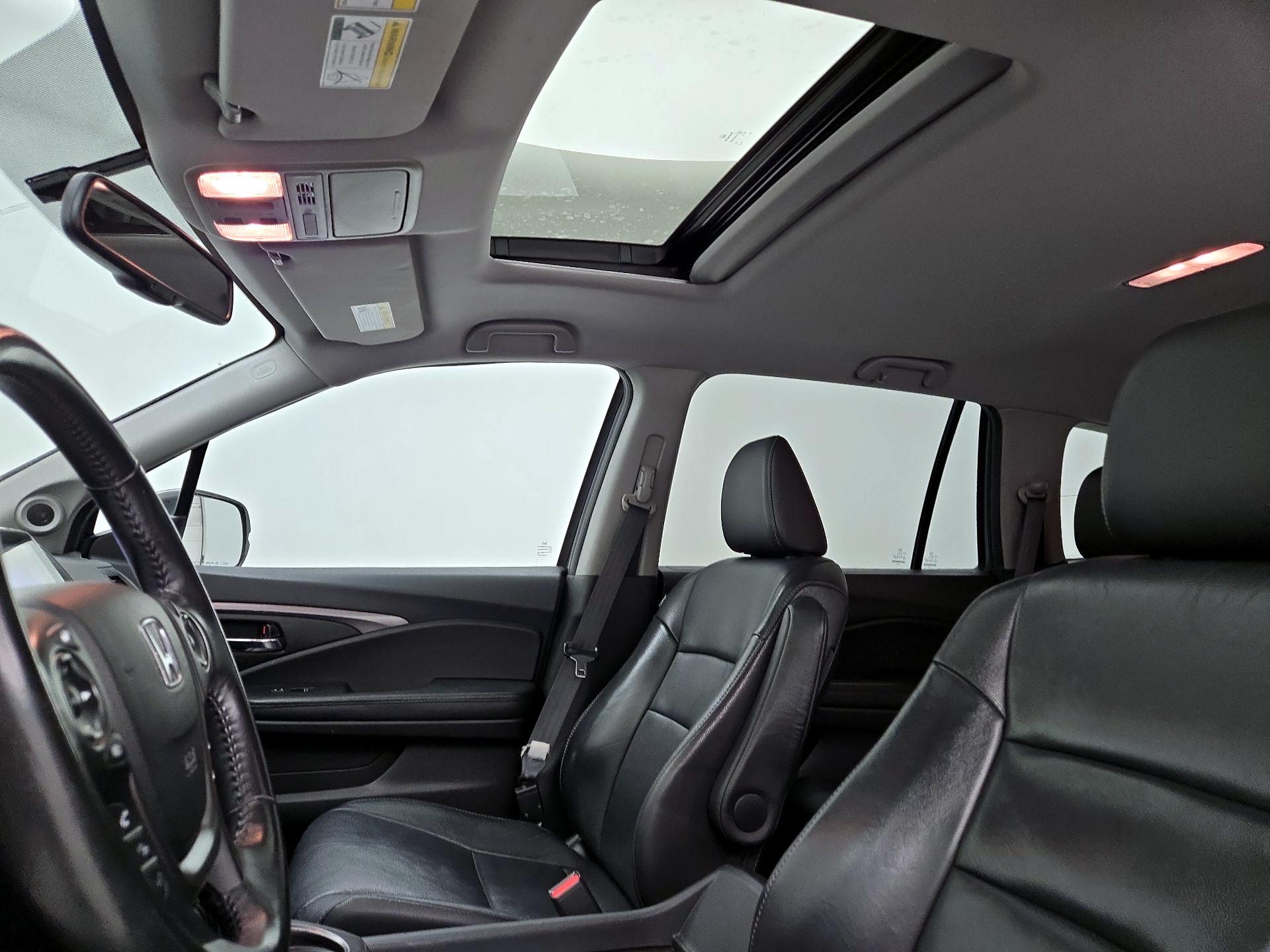 Thumbnail: 2017 Honda Pilot - 18