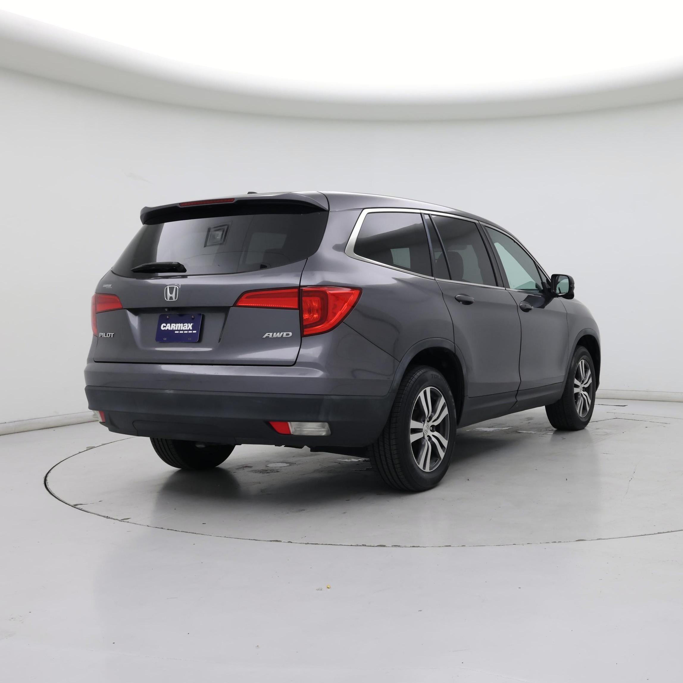 Thumbnail: 2017 Honda Pilot - 8