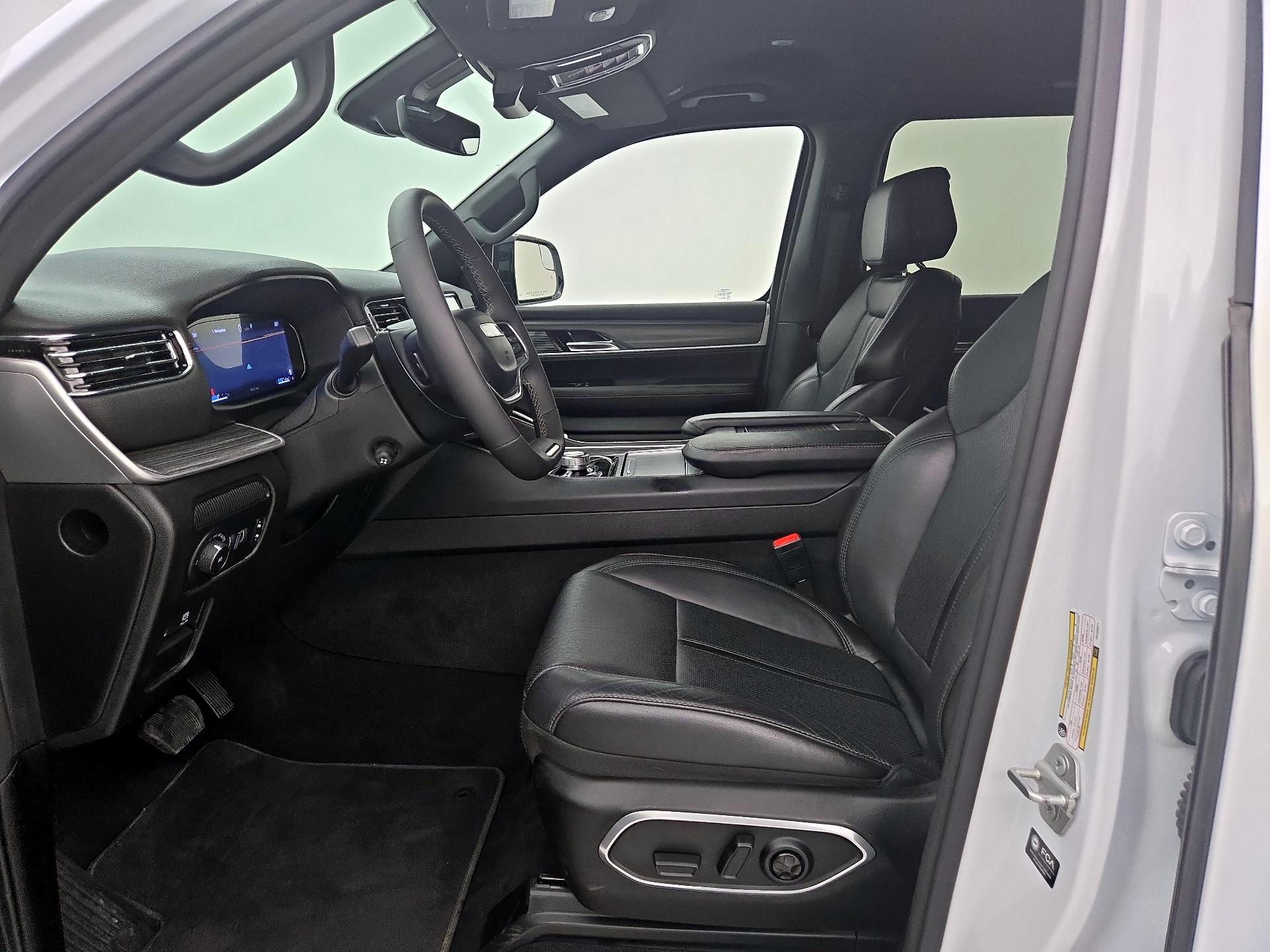 Thumbnail: 2024 Jeep Wagoneer - 11
