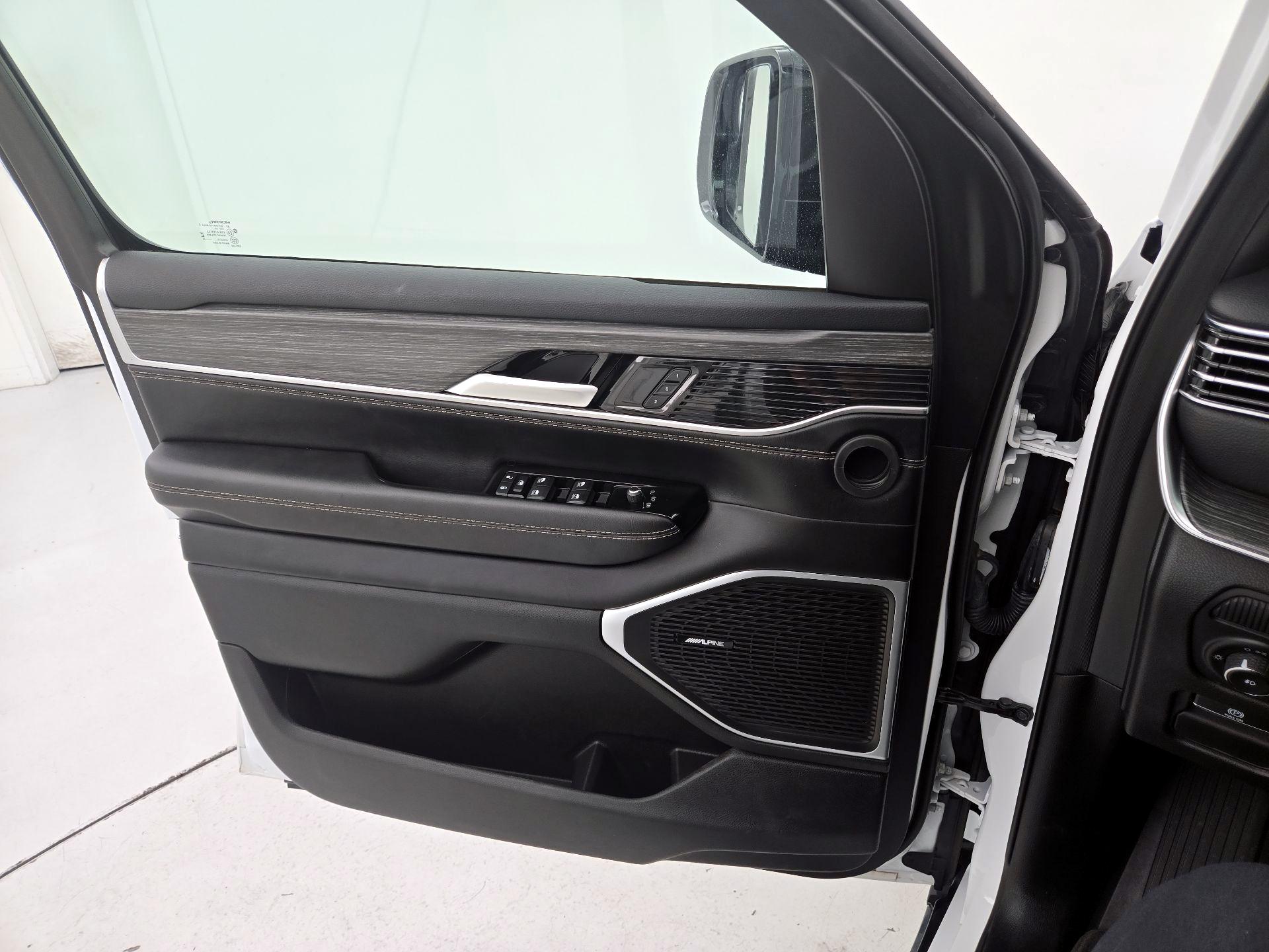 Thumbnail: 2024 Jeep Wagoneer - 12