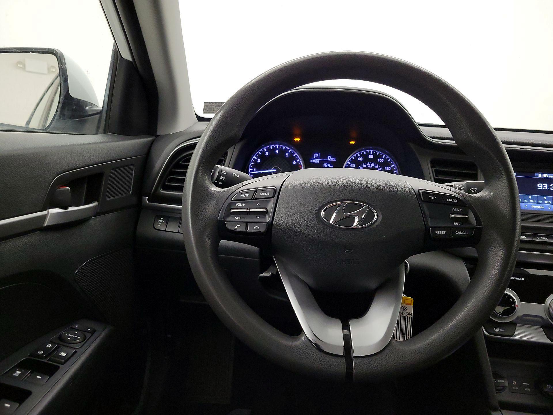 Thumbnail: 2019 Hyundai Elantra - 10