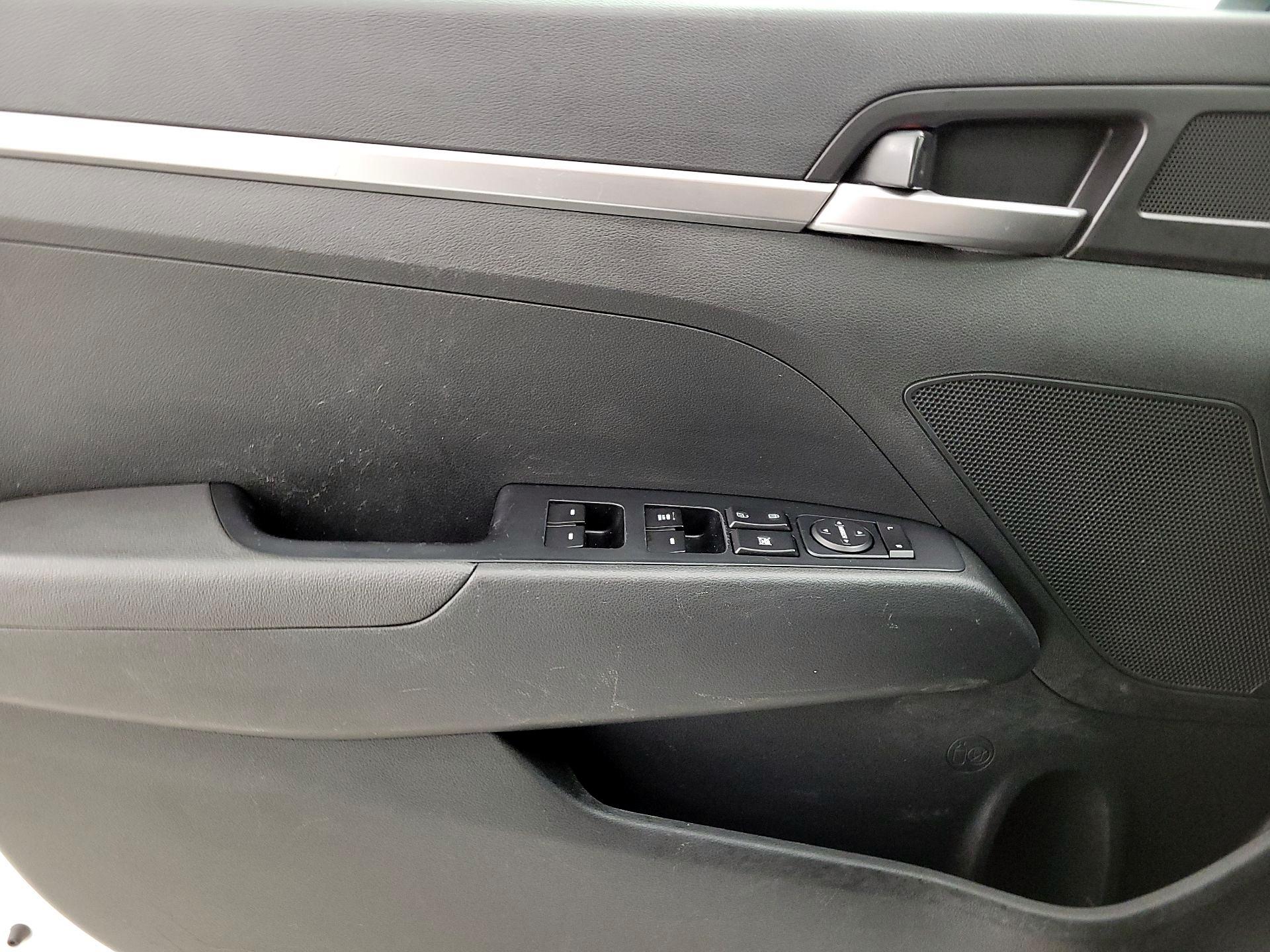Thumbnail: 2019 Hyundai Elantra - 12