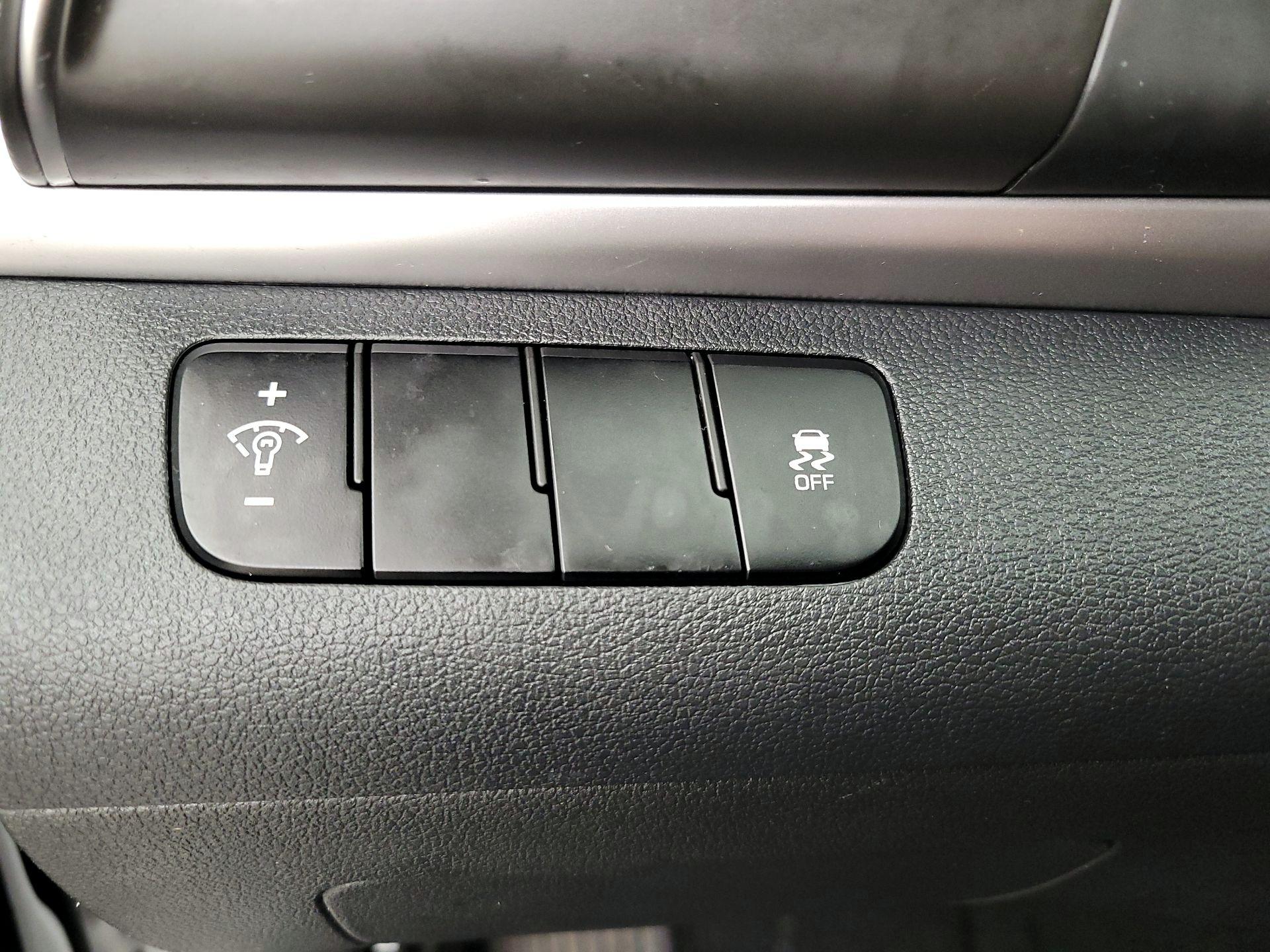 Thumbnail: 2019 Hyundai Elantra - 13