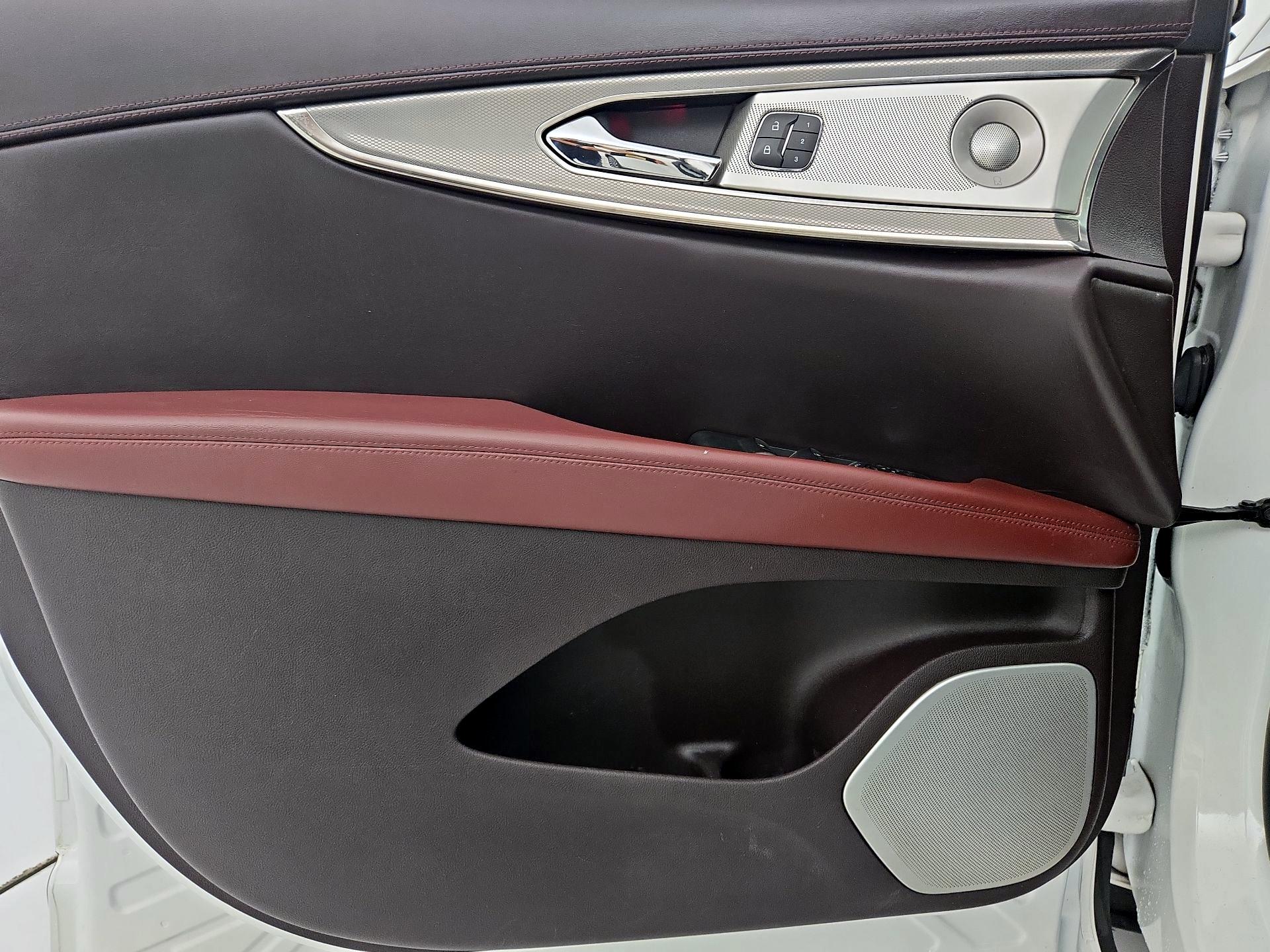 Thumbnail: 2020 Lincoln Nautilus - 12