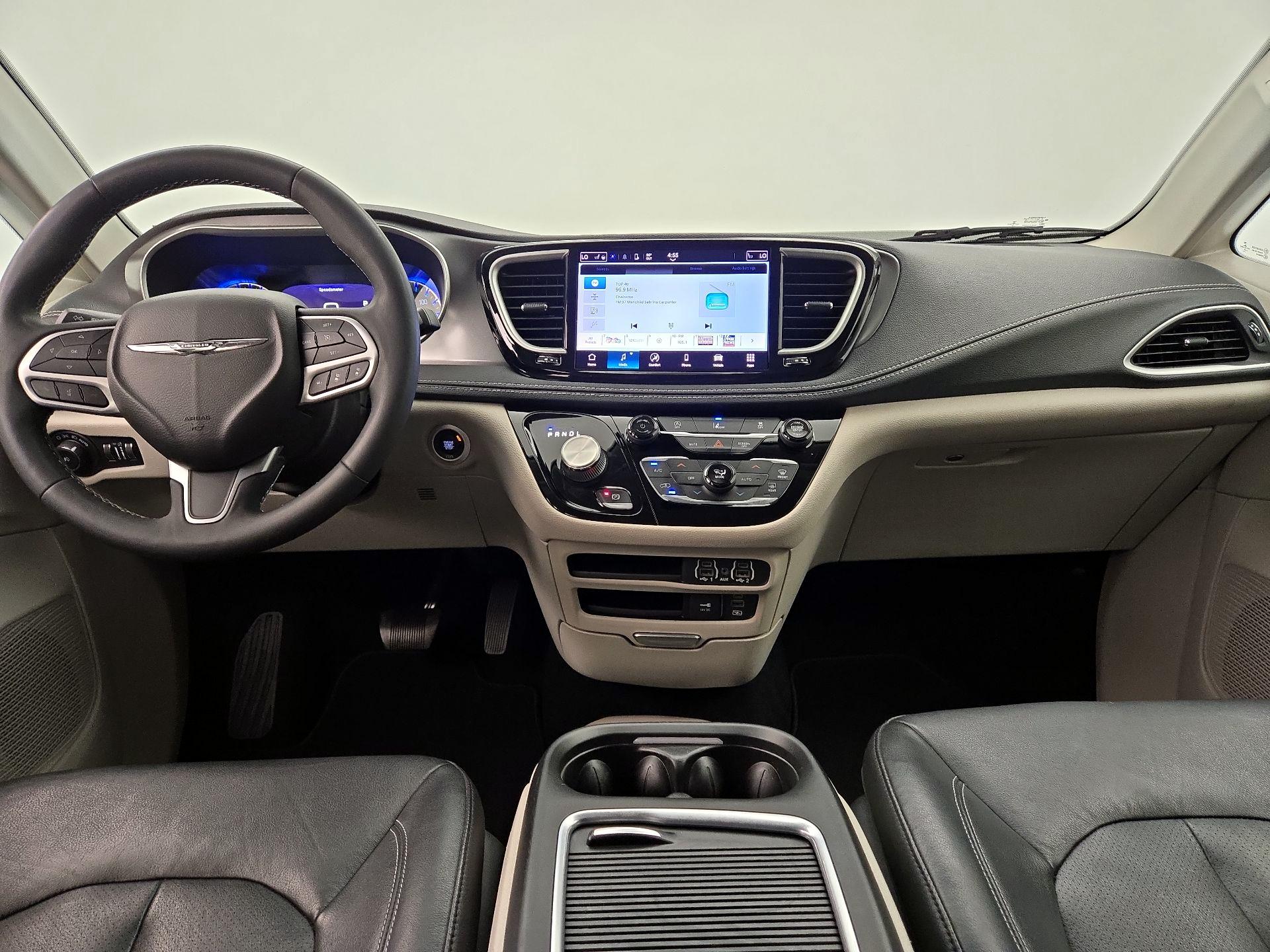 Thumbnail: 2022 Chrysler Pacifica - 9