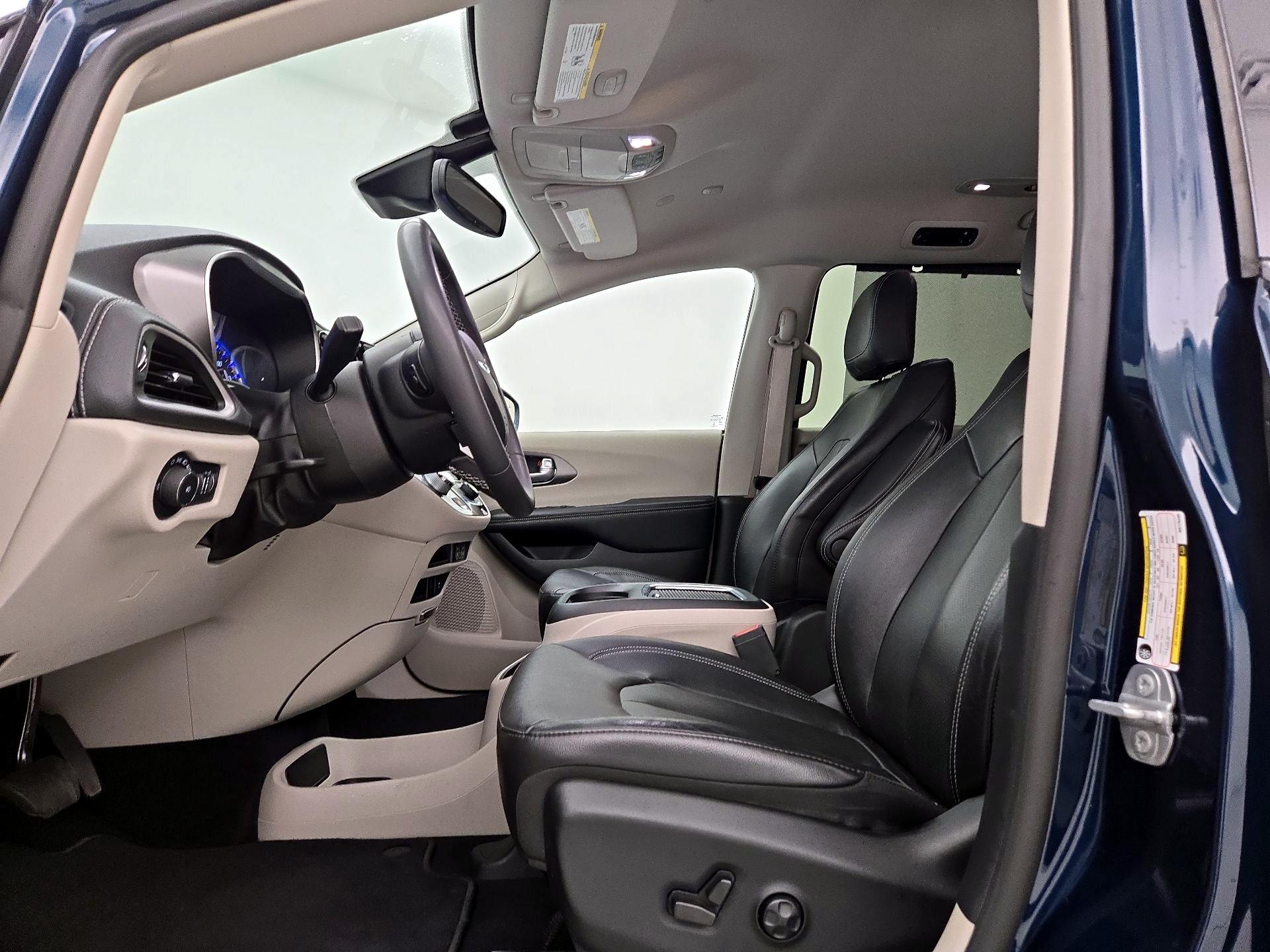 Thumbnail: 2022 Chrysler Pacifica - 11