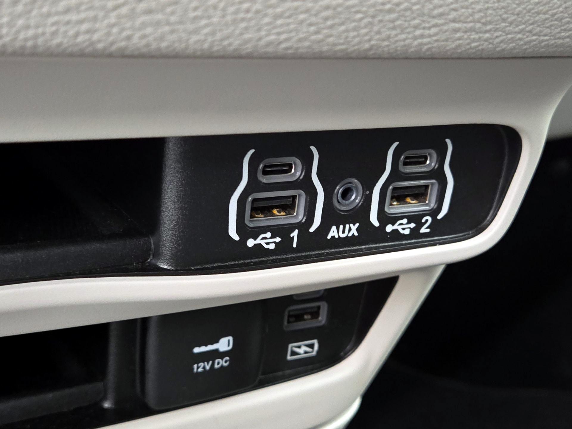 Thumbnail: 2022 Chrysler Pacifica - 18