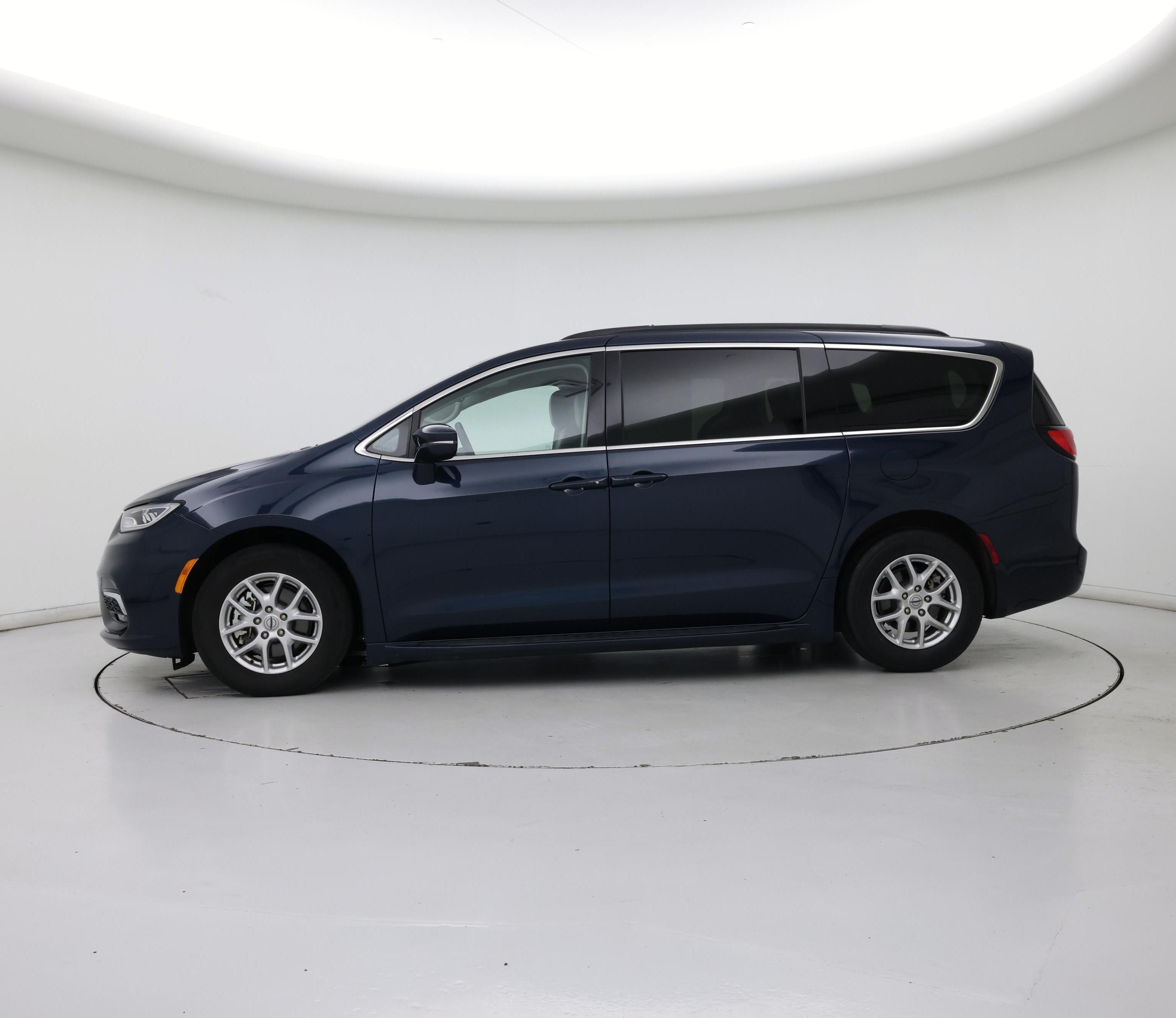 Thumbnail: 2022 Chrysler Pacifica - 3