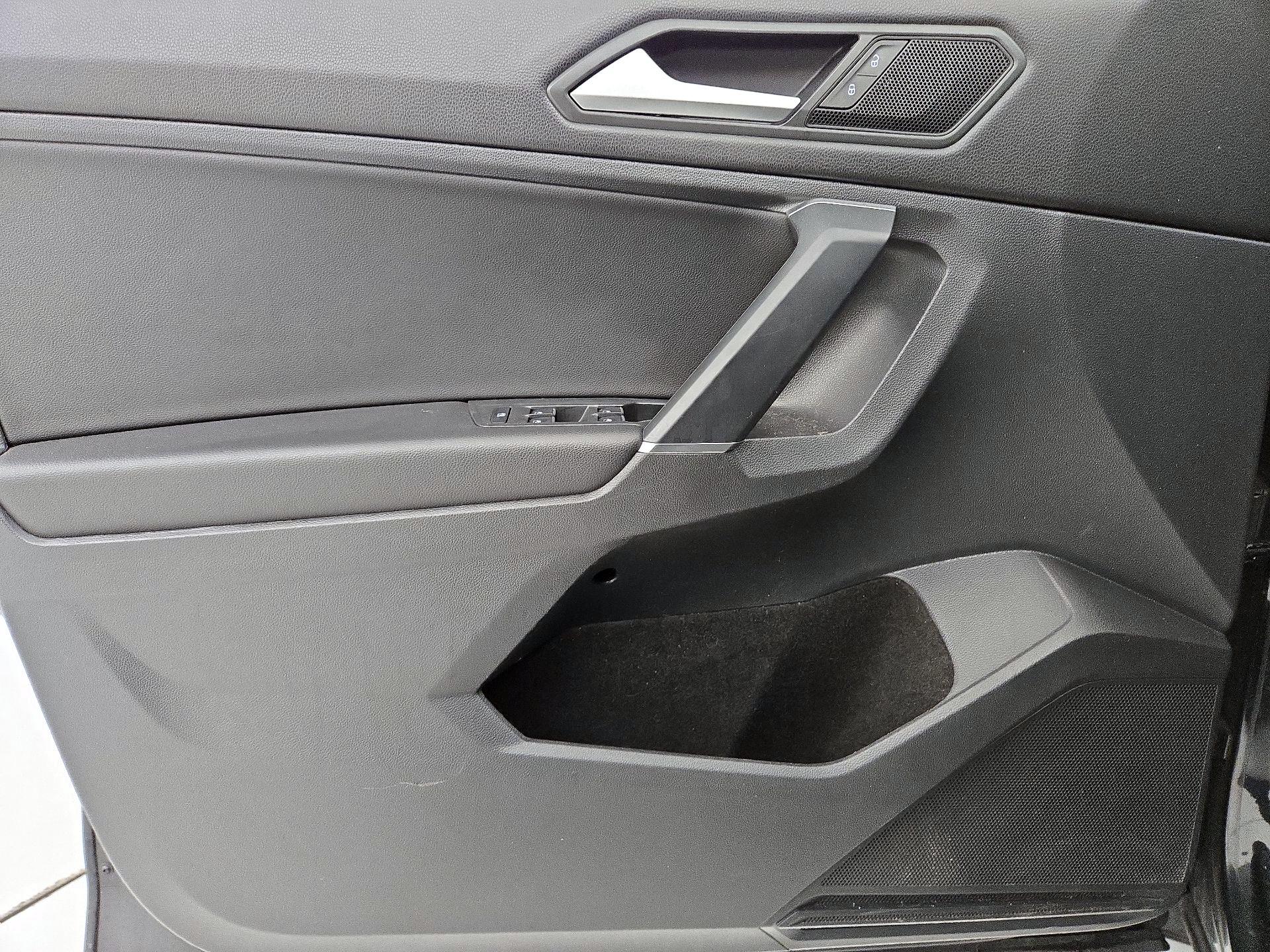 Thumbnail: 2020 Volkswagen Tiguan - 12