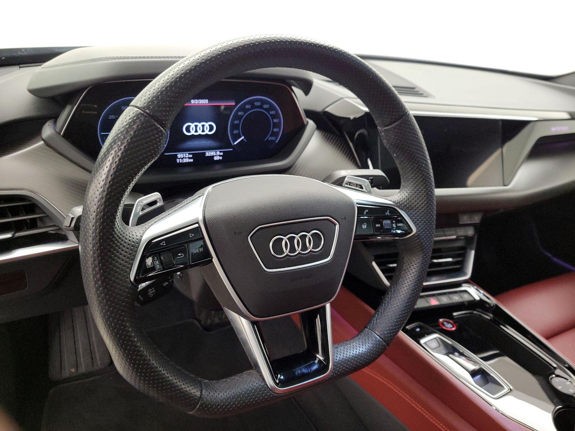 Thumbnail: 2022 Audi e-tron GT - 10