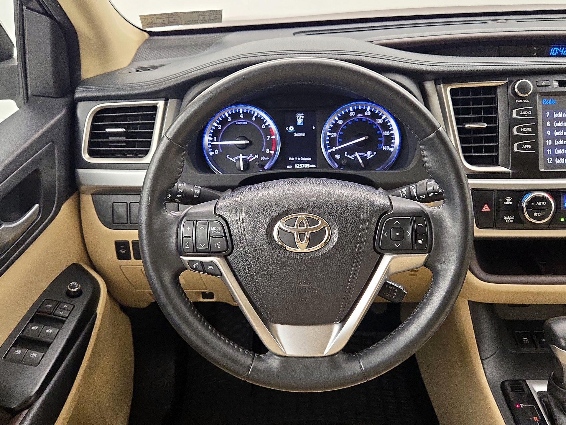 Thumbnail: 2015 Toyota Highlander - 10