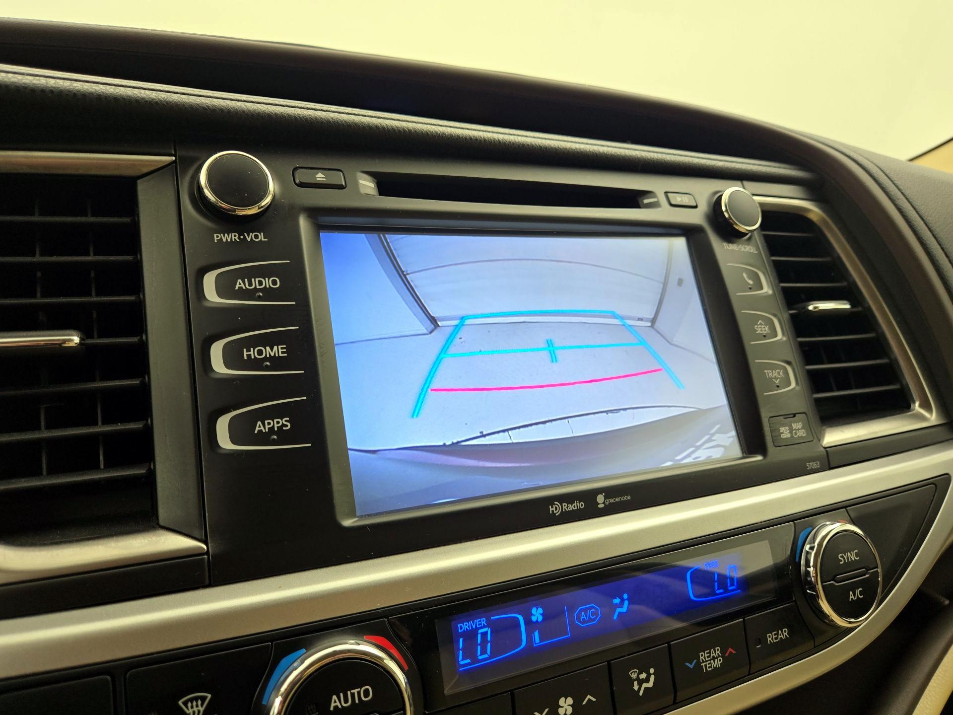 Thumbnail: 2015 Toyota Highlander - 14