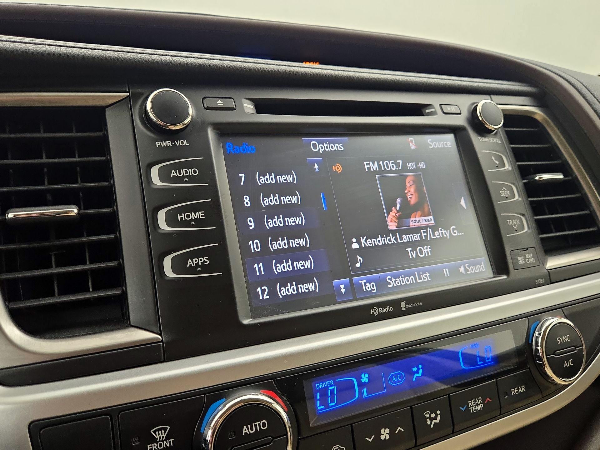 Thumbnail: 2015 Toyota Highlander - 15