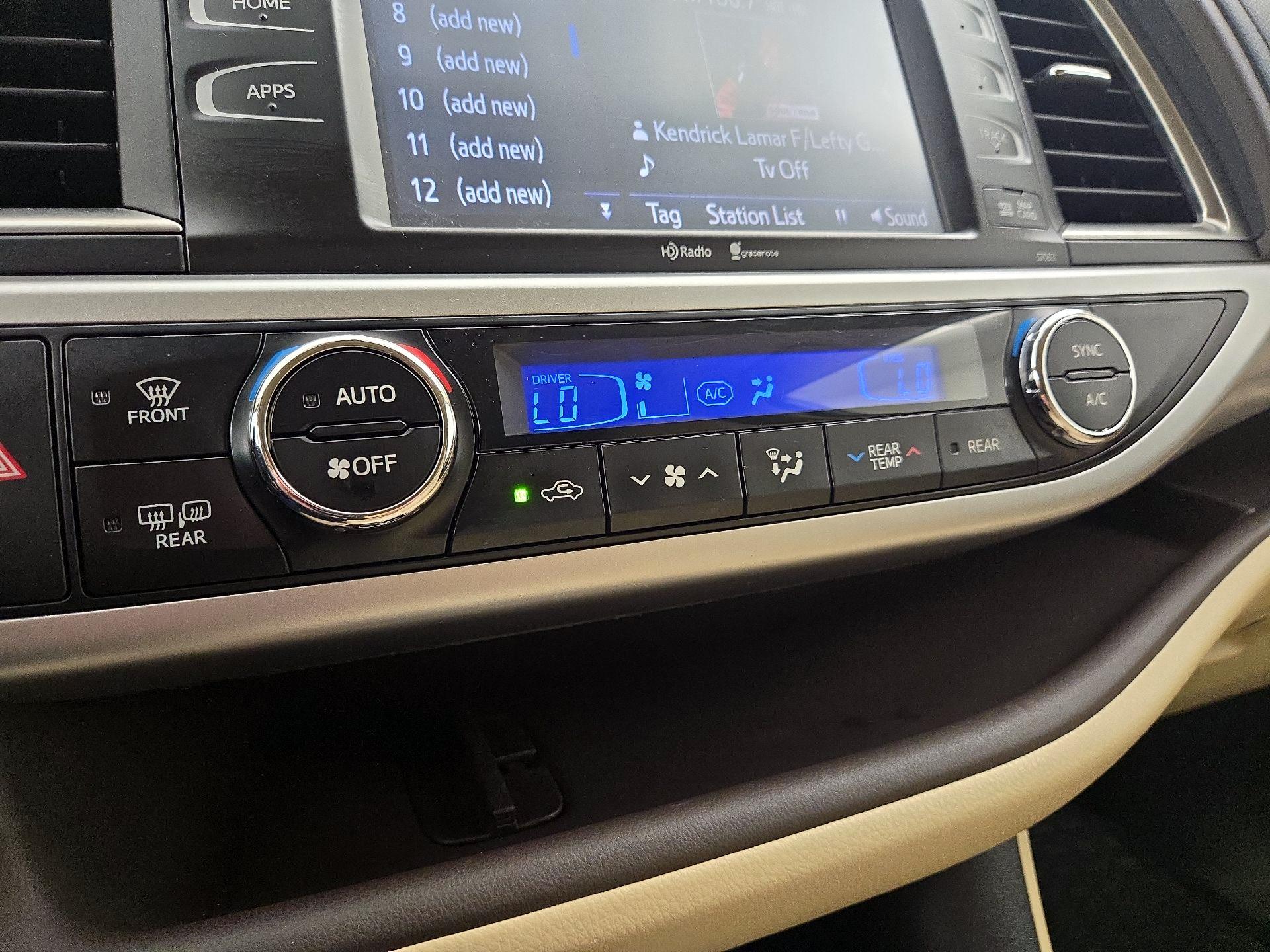 Thumbnail: 2015 Toyota Highlander - 16
