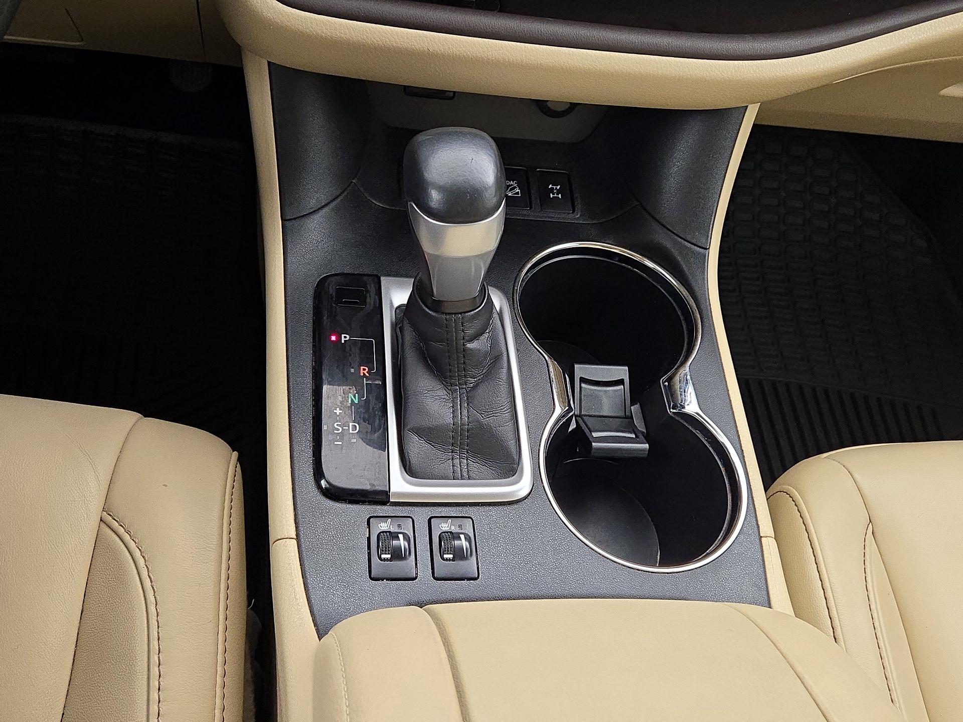 Thumbnail: 2015 Toyota Highlander - 17