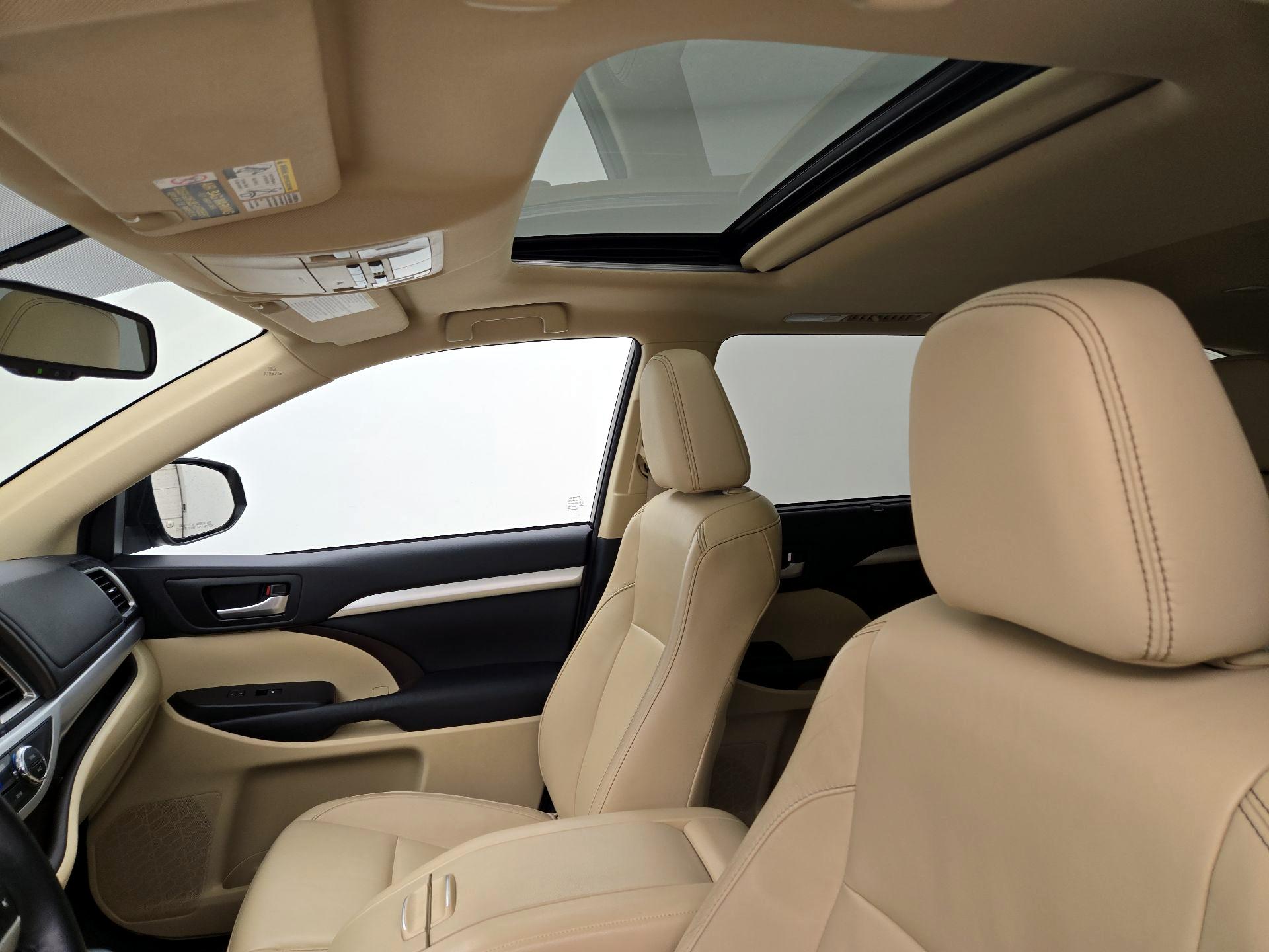 Thumbnail: 2015 Toyota Highlander - 19